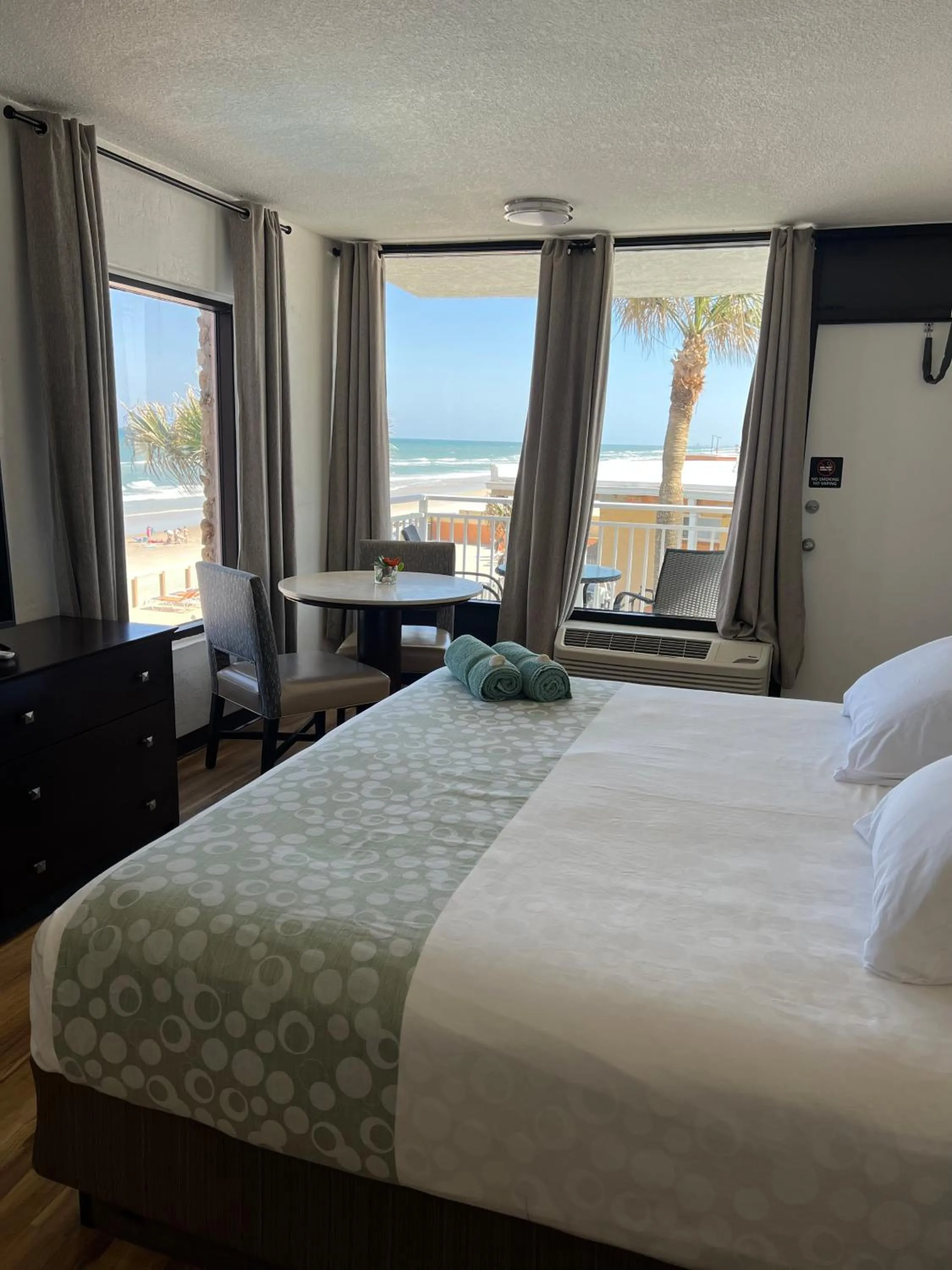 Flamingo Inn Beachfront - Daytona Beach