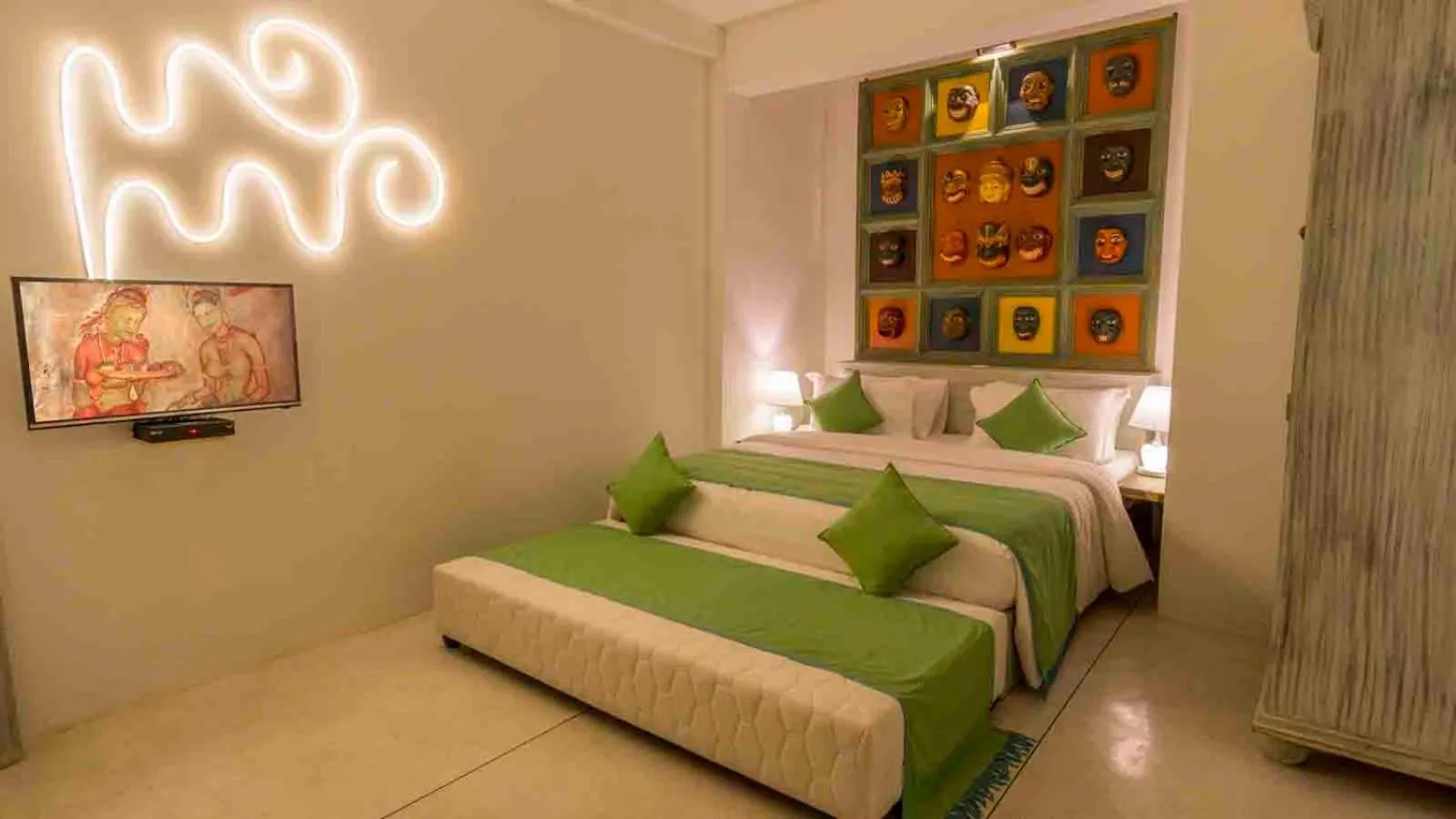 Bedroom, Bed in 18 Faces with free drop off to Galle Fort by TukTuk