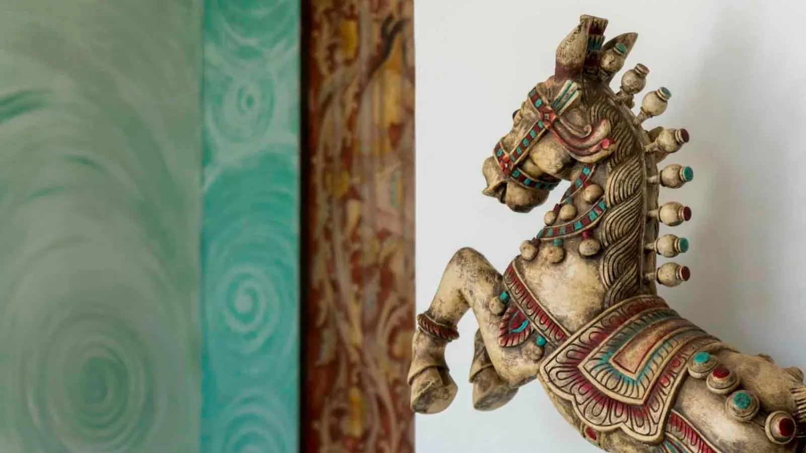 On site in 18 Faces with free drop off to Galle Fort by TukTuk