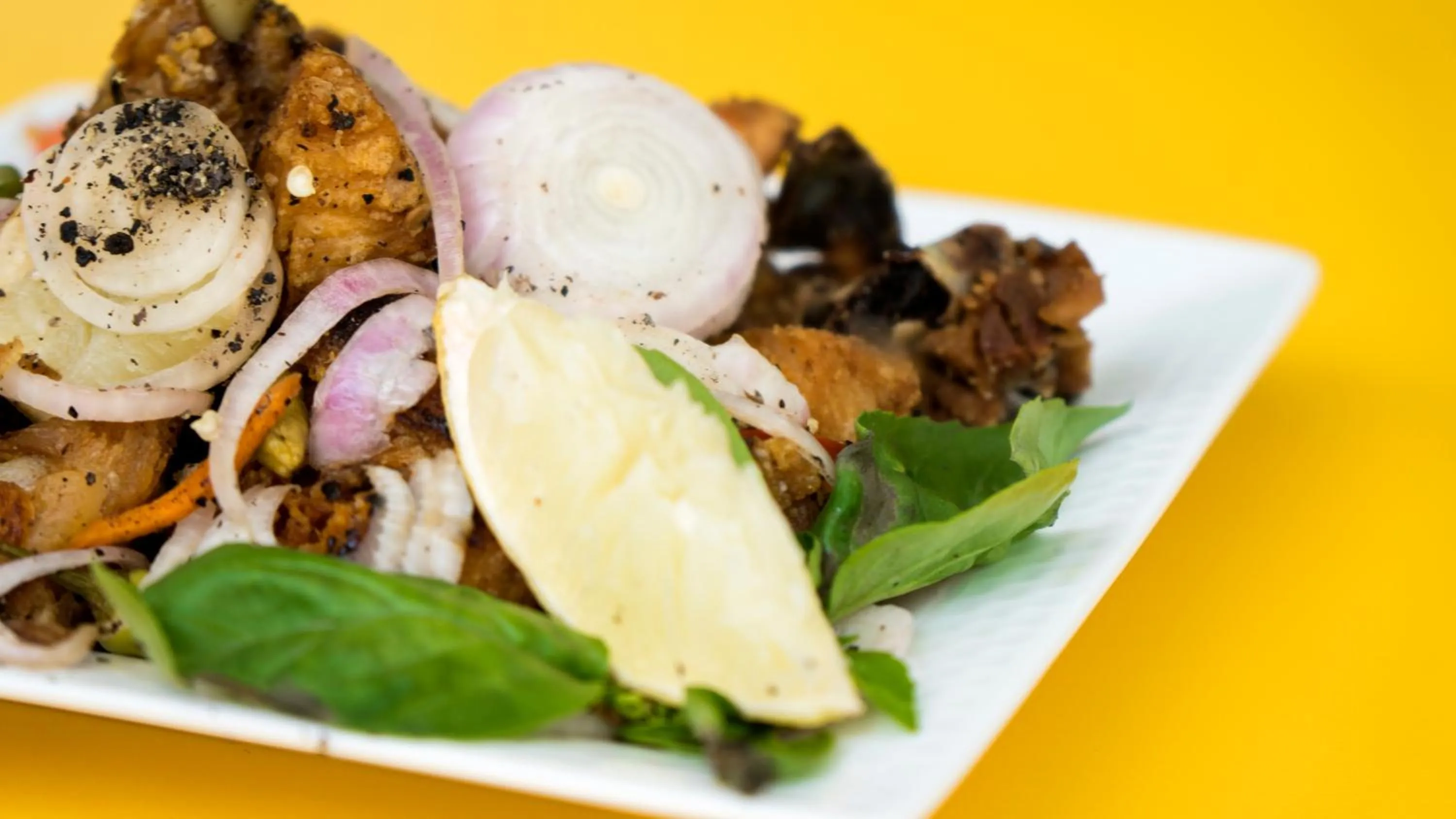 Lunch in 18 Faces with free drop off to Galle Fort by TukTuk