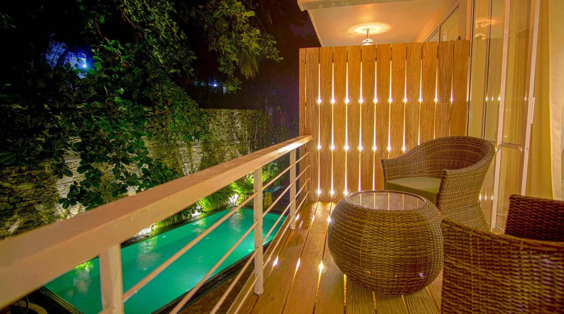 Balcony/Terrace in 18 Faces with free drop off to Galle Fort by TukTuk