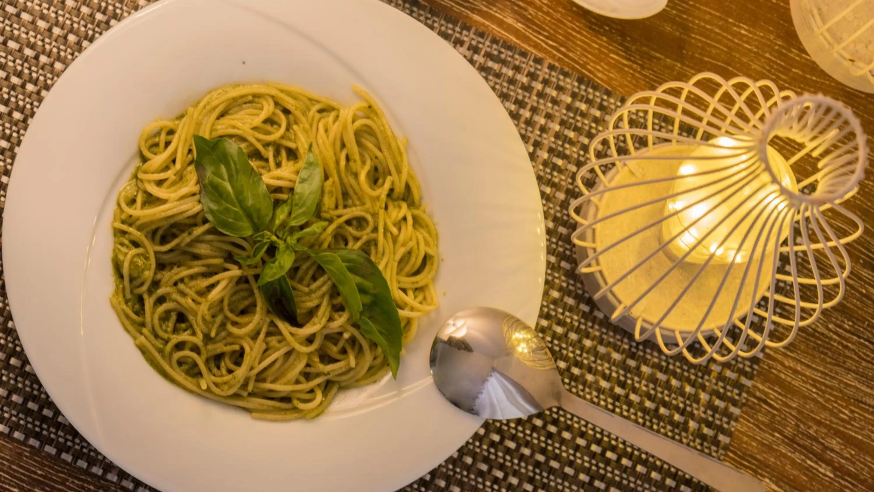 Lunch in 18 Faces with free drop off to Galle Fort by TukTuk