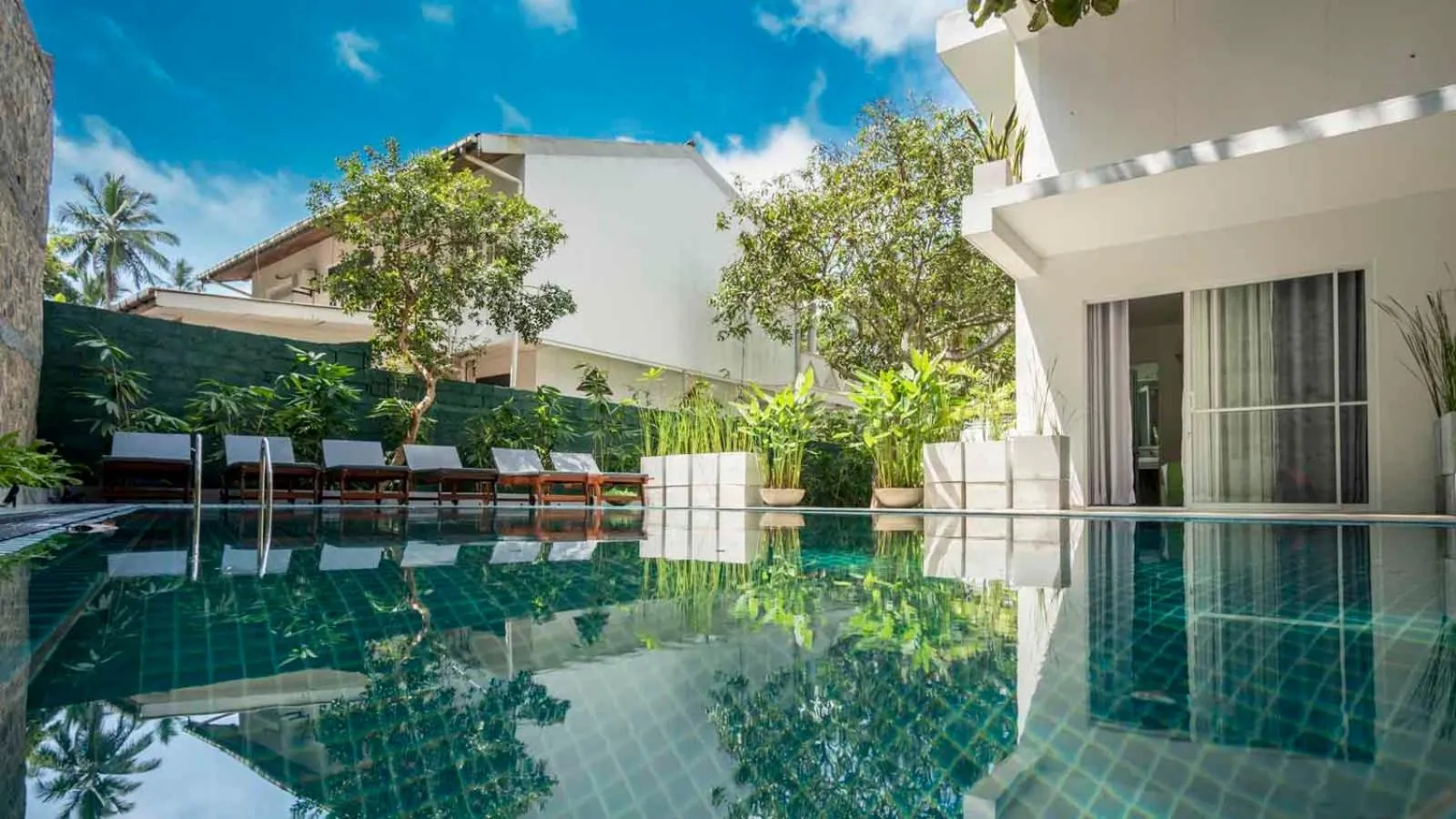 Pool view in 18 Faces with free drop off to Galle Fort by TukTuk