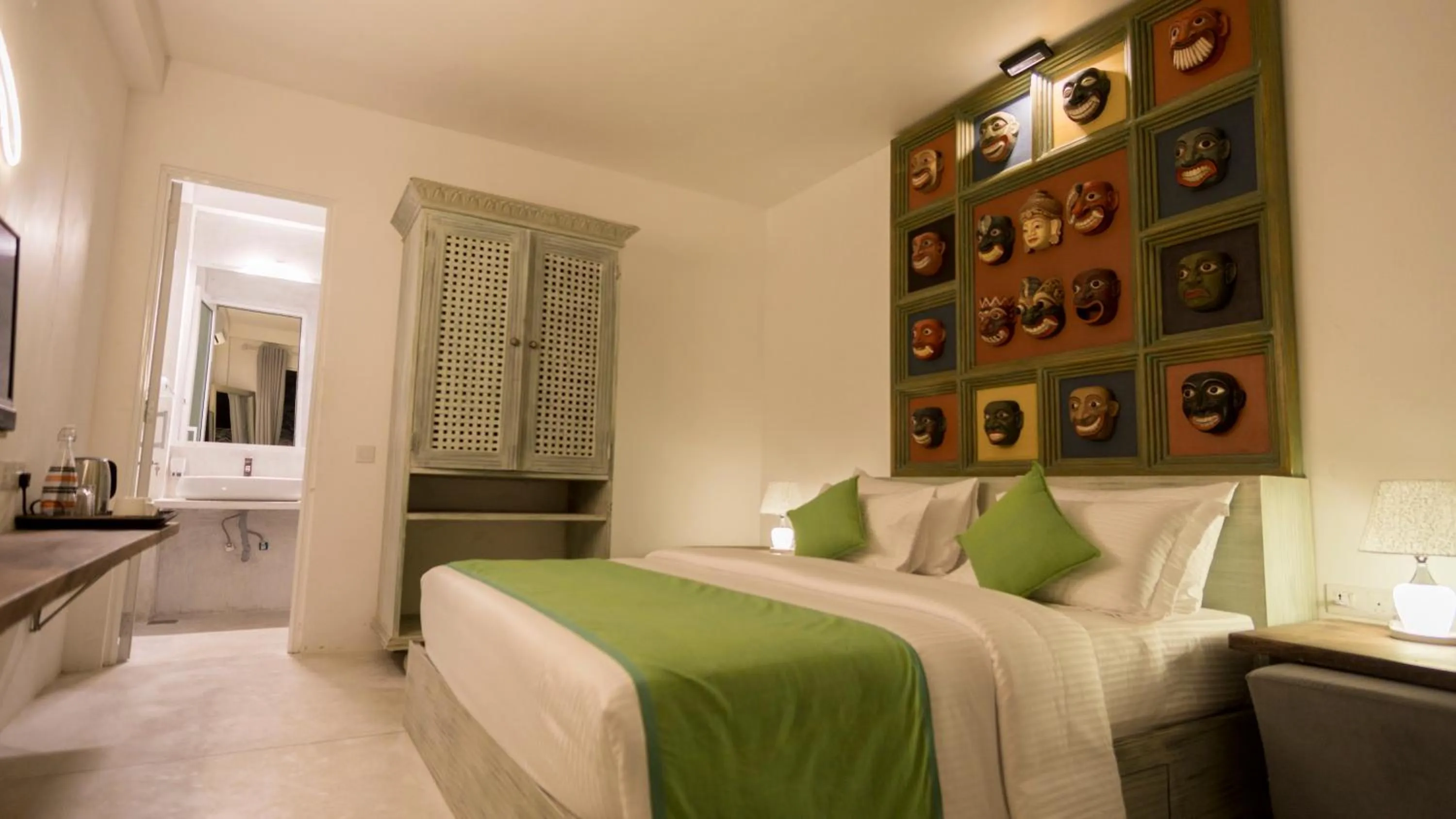 Bedroom, Bed in 18 Faces with free drop off to Galle Fort by TukTuk