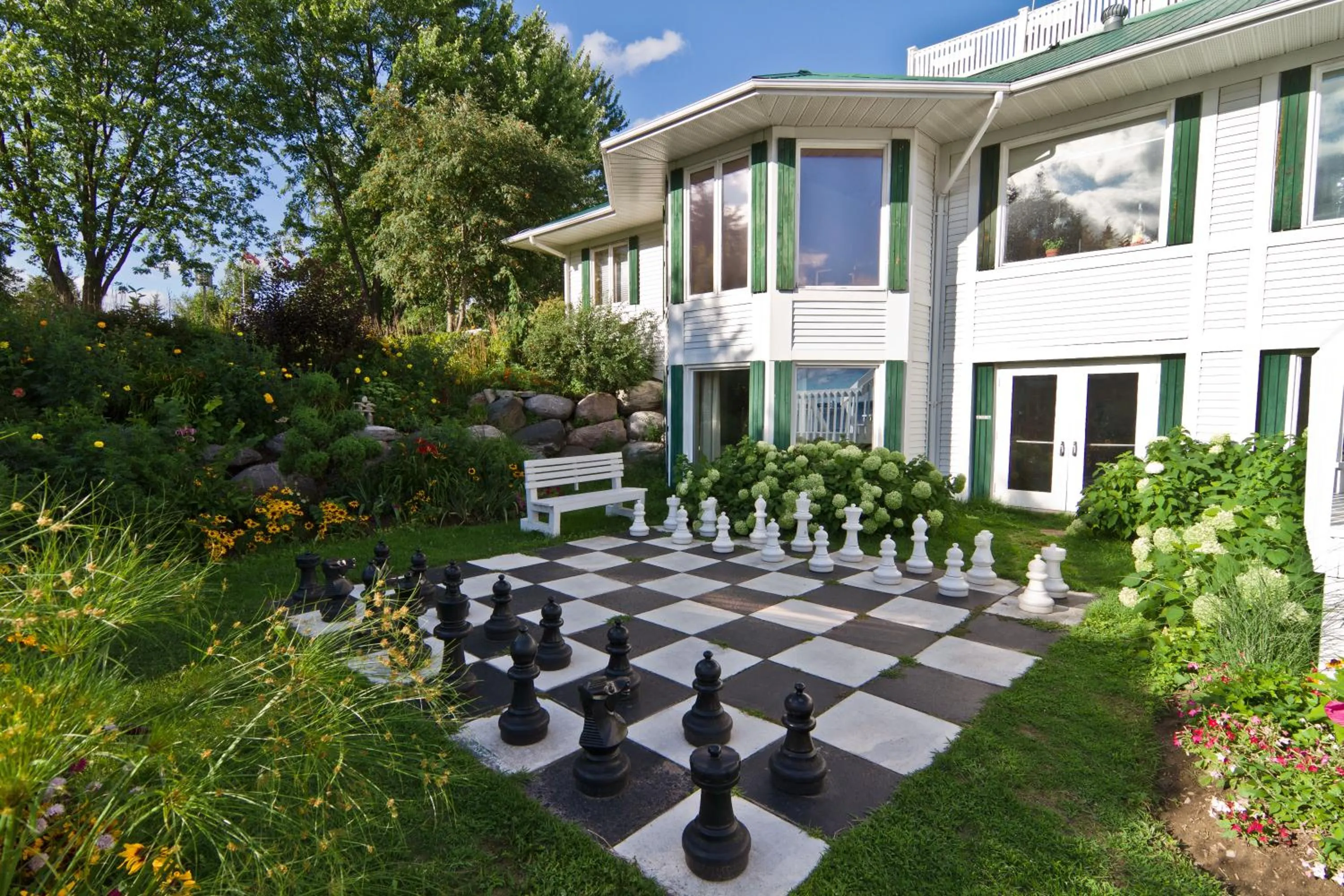 Garden in Elmhirst's Resort