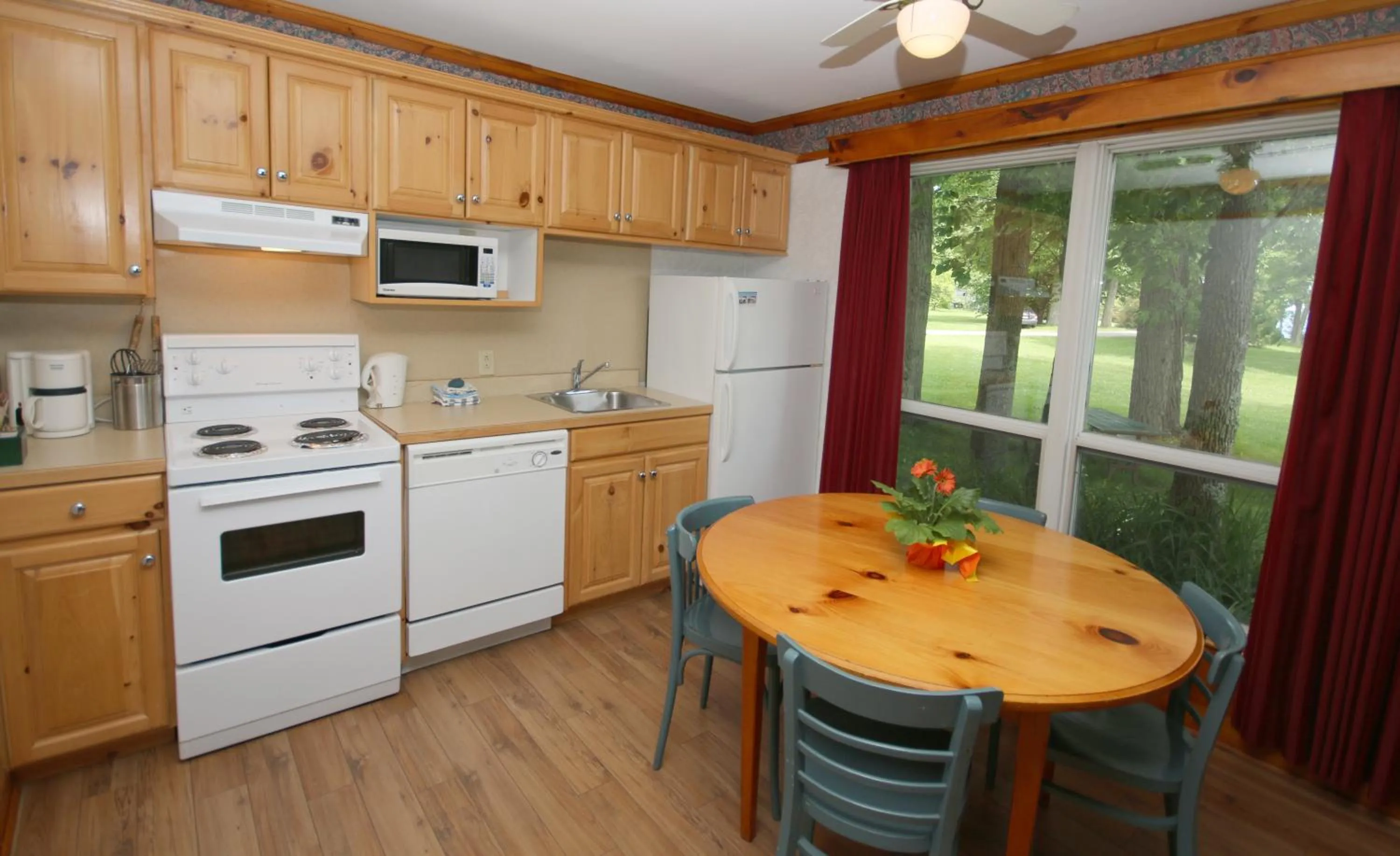 Kitchen or kitchenette in Elmhirst's Resort