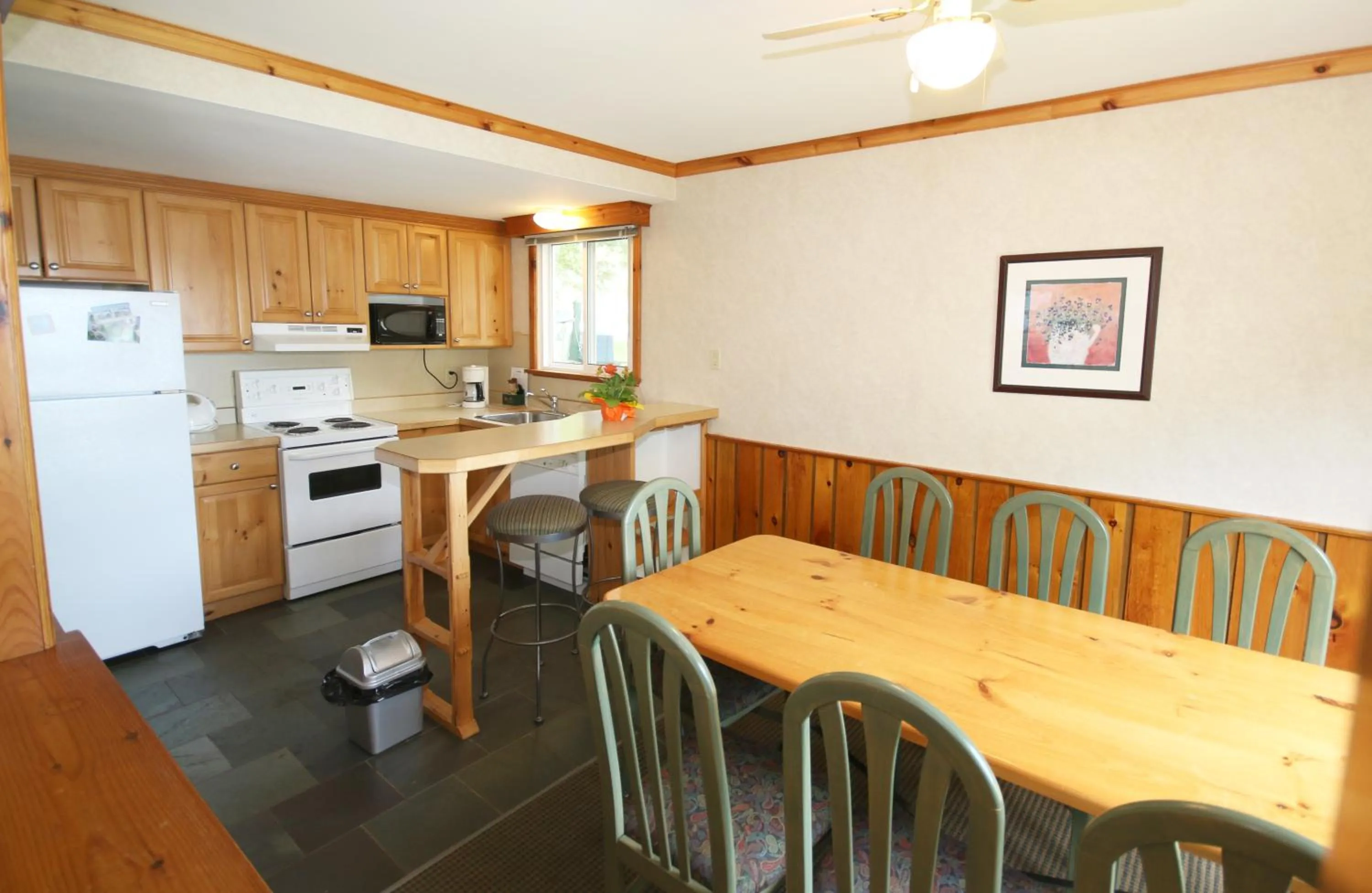 Kitchen or kitchenette in Elmhirst's Resort