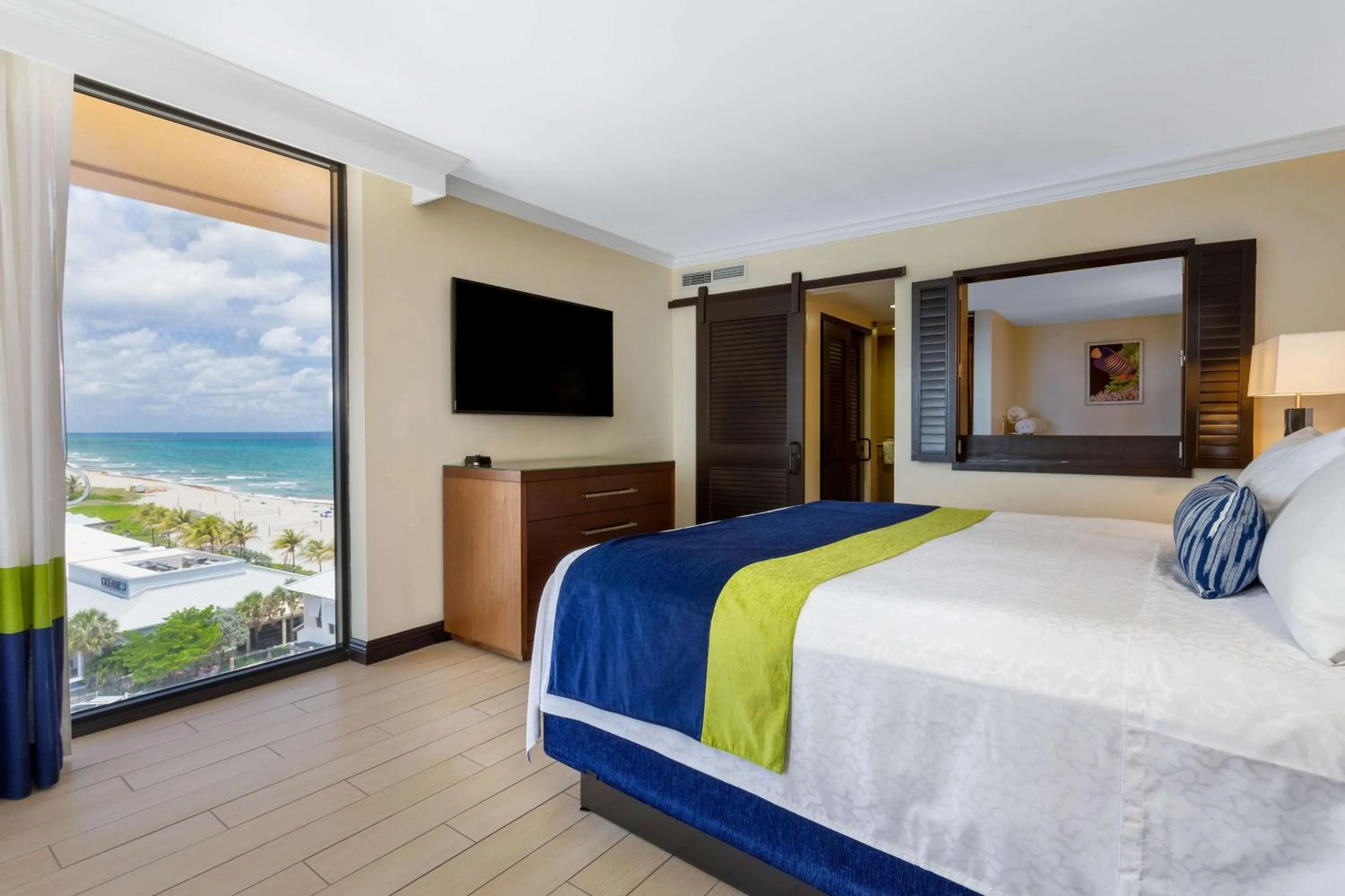 Photo of the whole room, Bed in Wyndham Deerfield Beach Resort