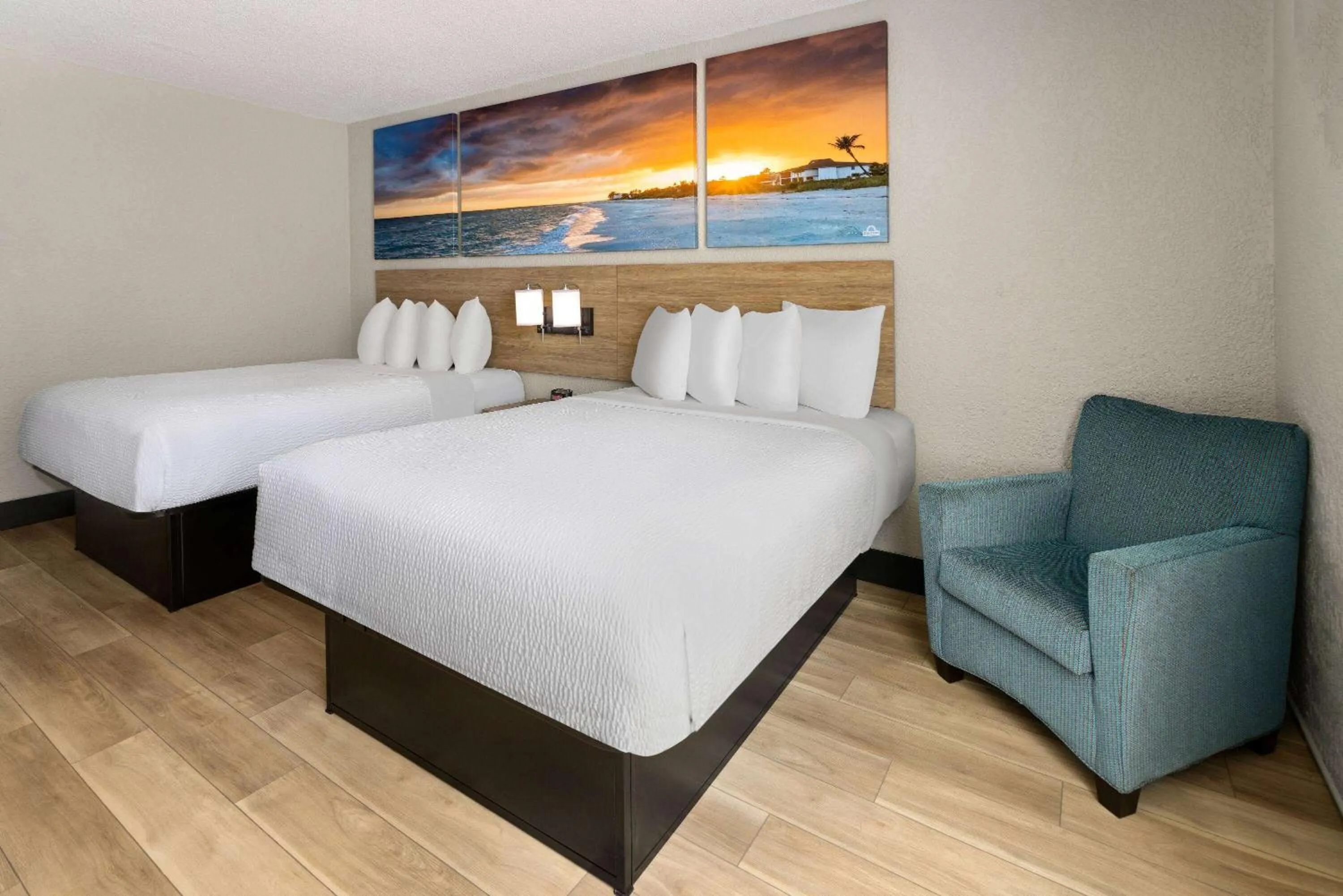 Photo of the whole room, Bed in Days Inn & Suites by Wyndham Fort Pierce Midtown
