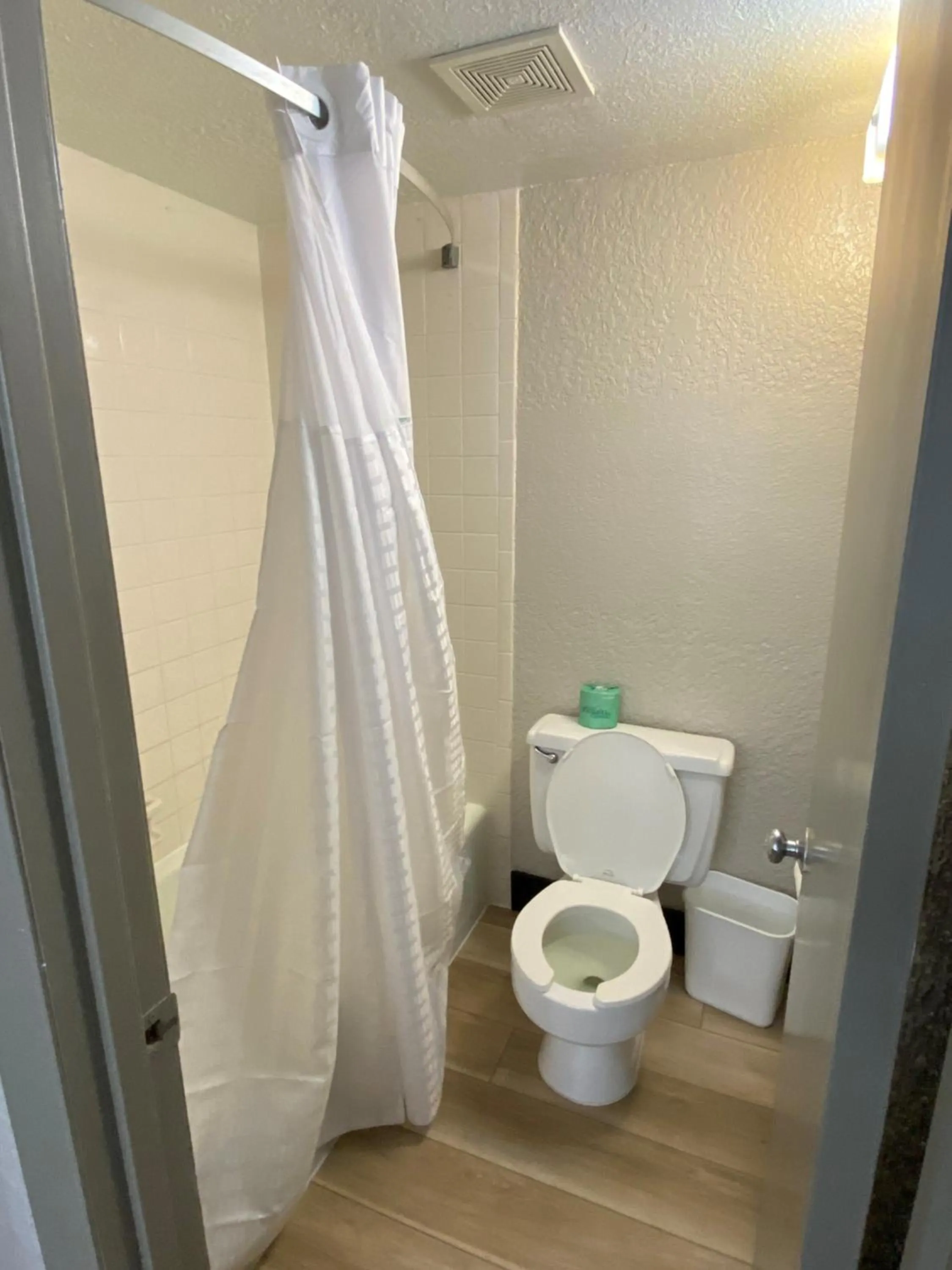 Bath in Days Inn & Suites by Wyndham Fort Pierce Midtown