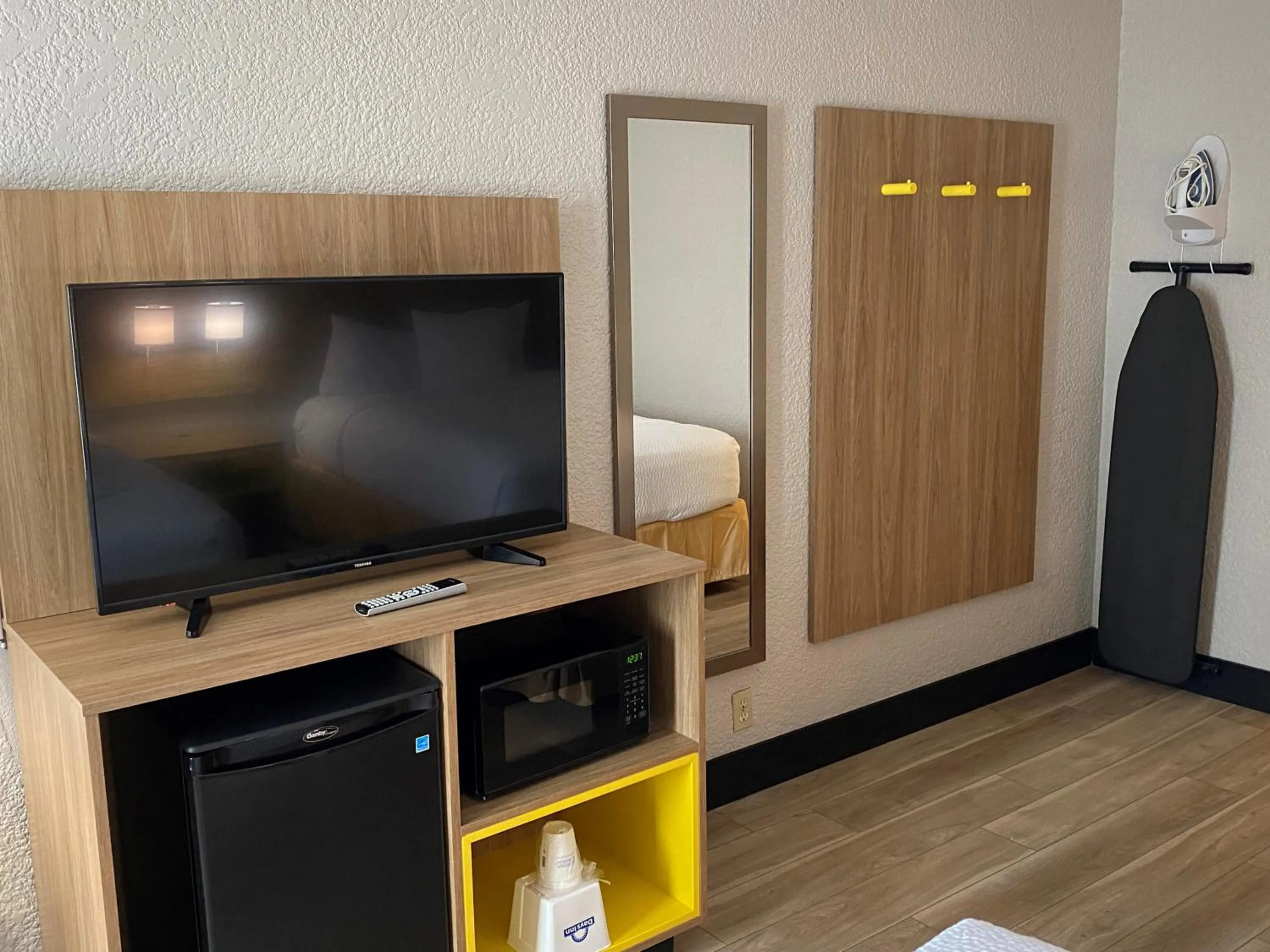 Guests, Bed in Days Inn & Suites by Wyndham Fort Pierce Midtown