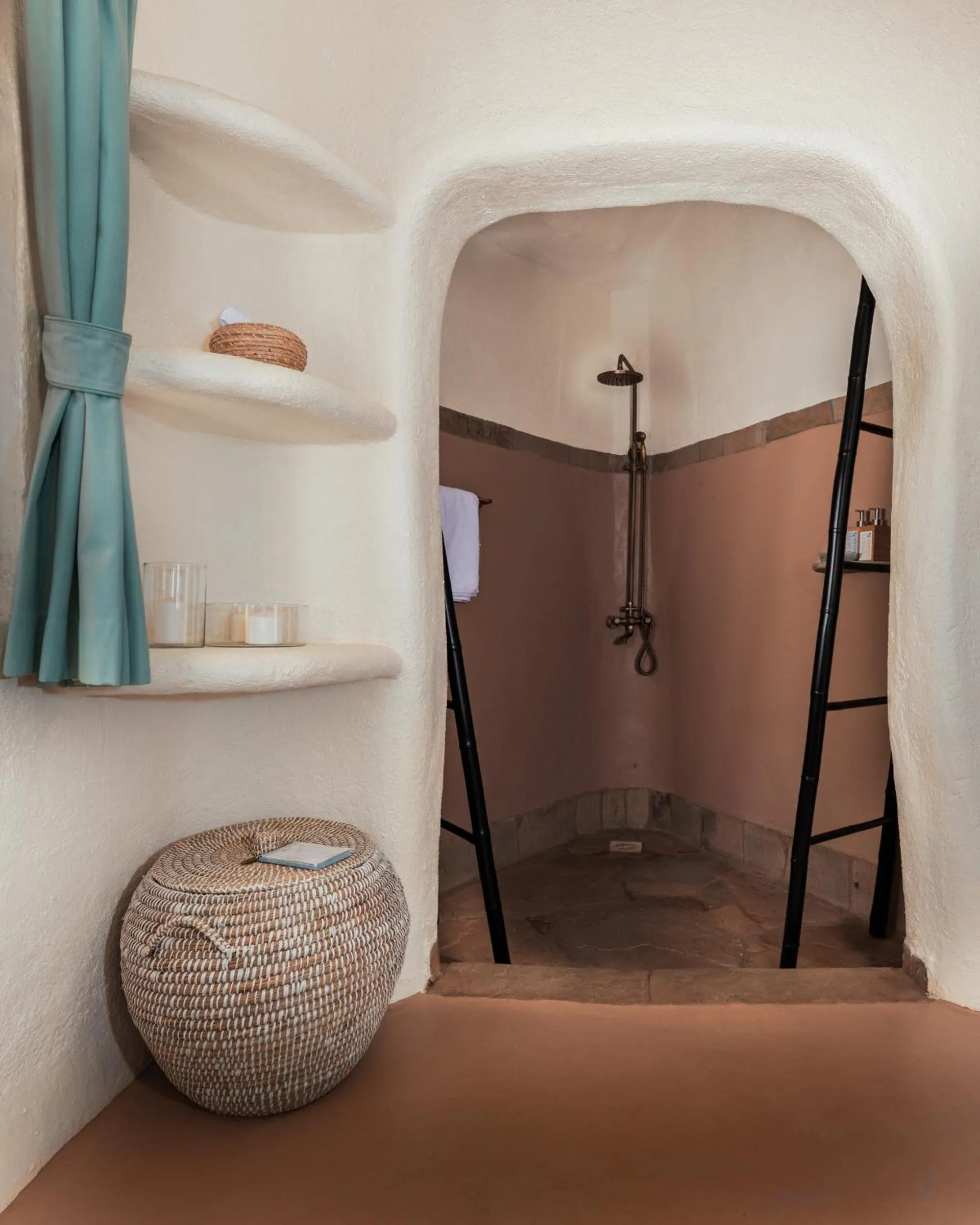 Shower in Olarro Plains