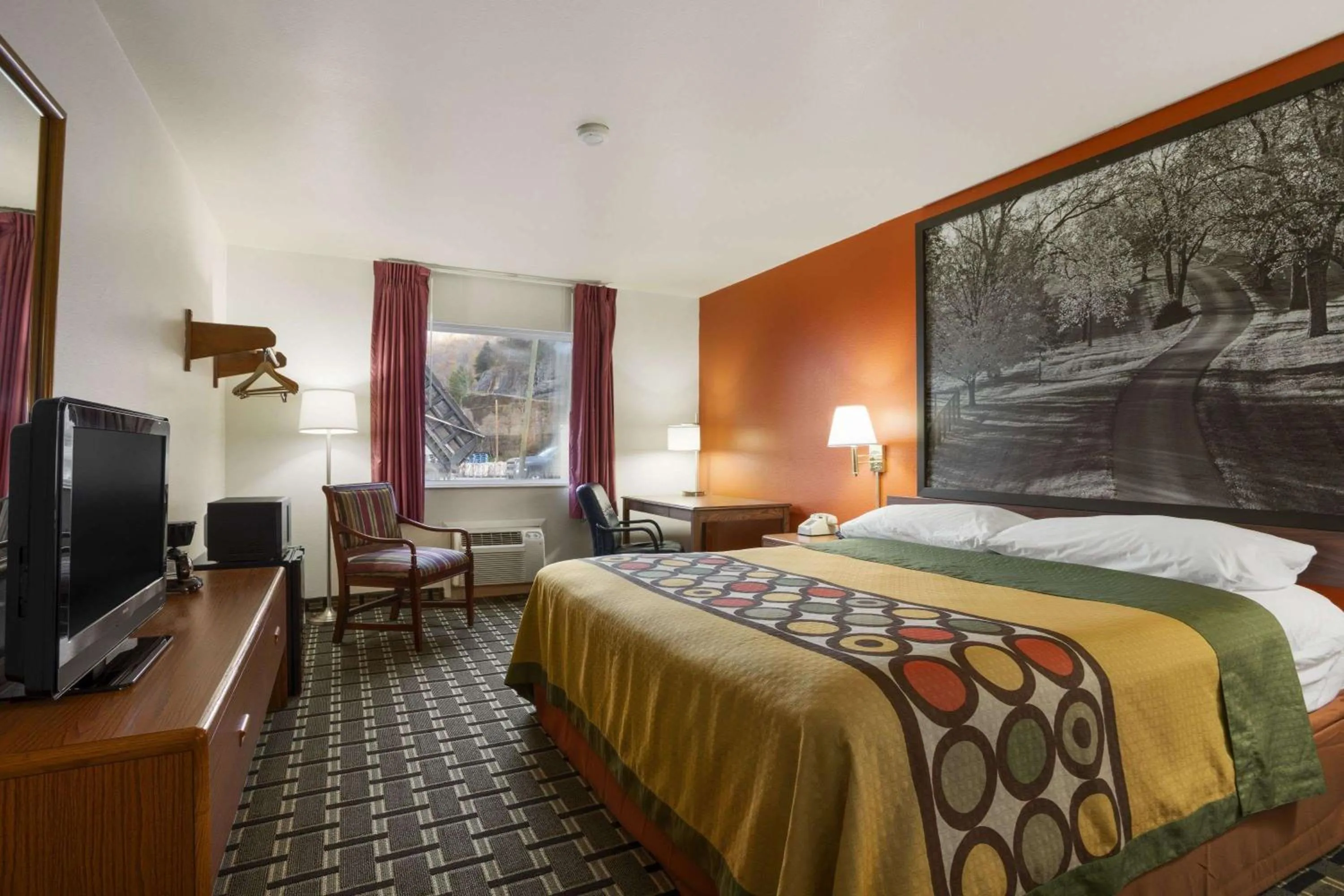 Photo of the whole room, Bed in Super 8 by Wyndham Prestonsburg