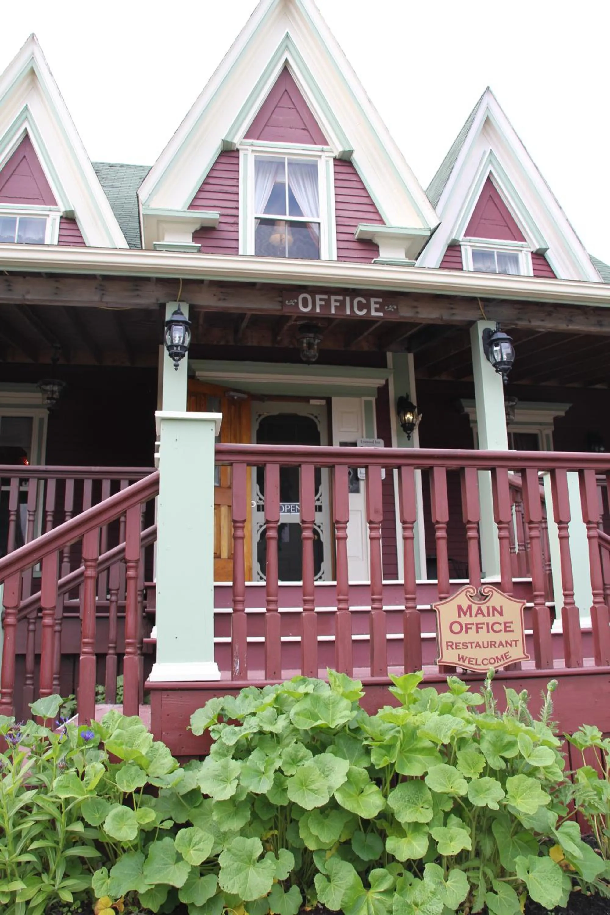 Facade/entrance in Lynwood Inn