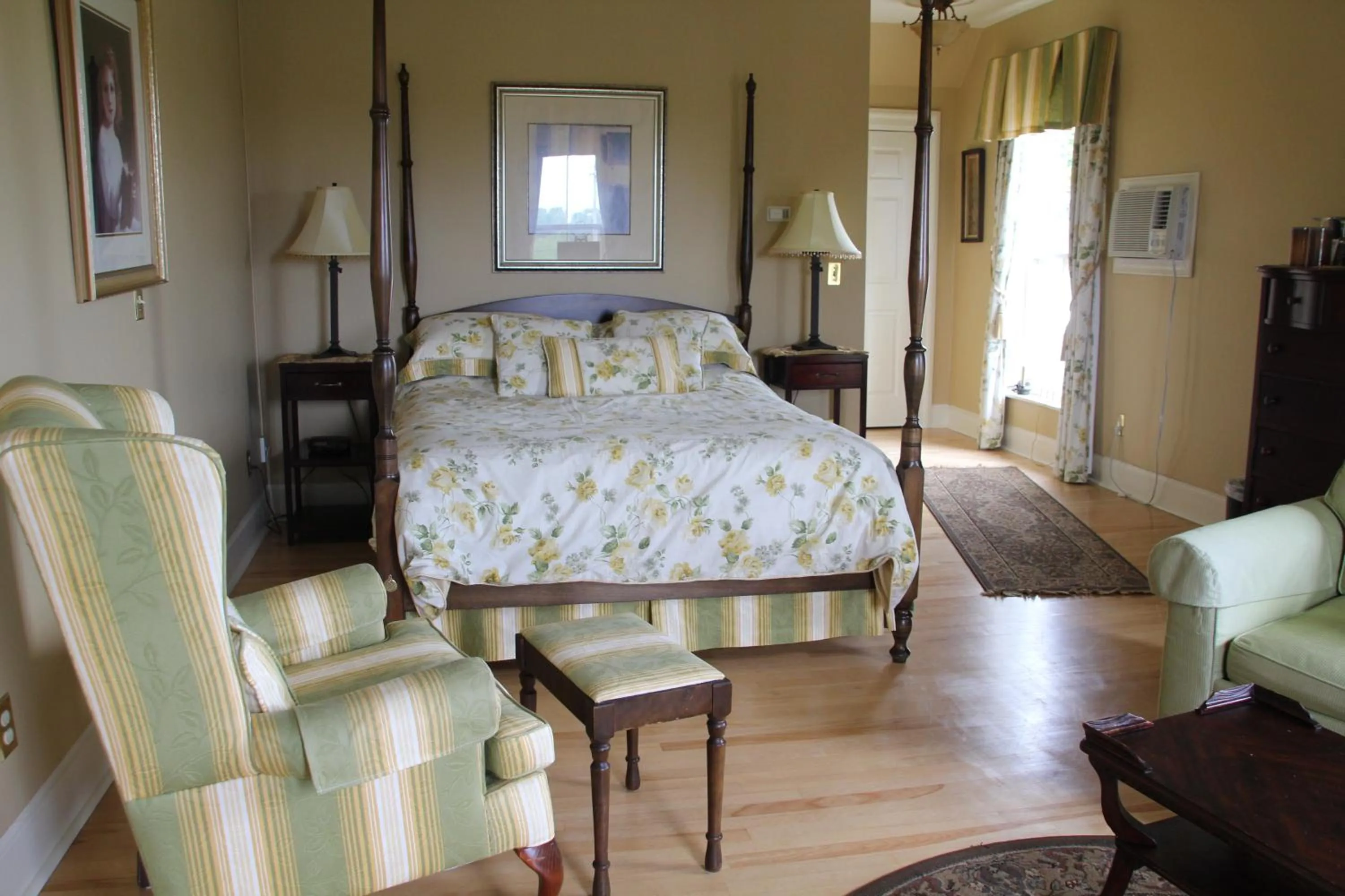 Bedroom, Bed in Lynwood Inn