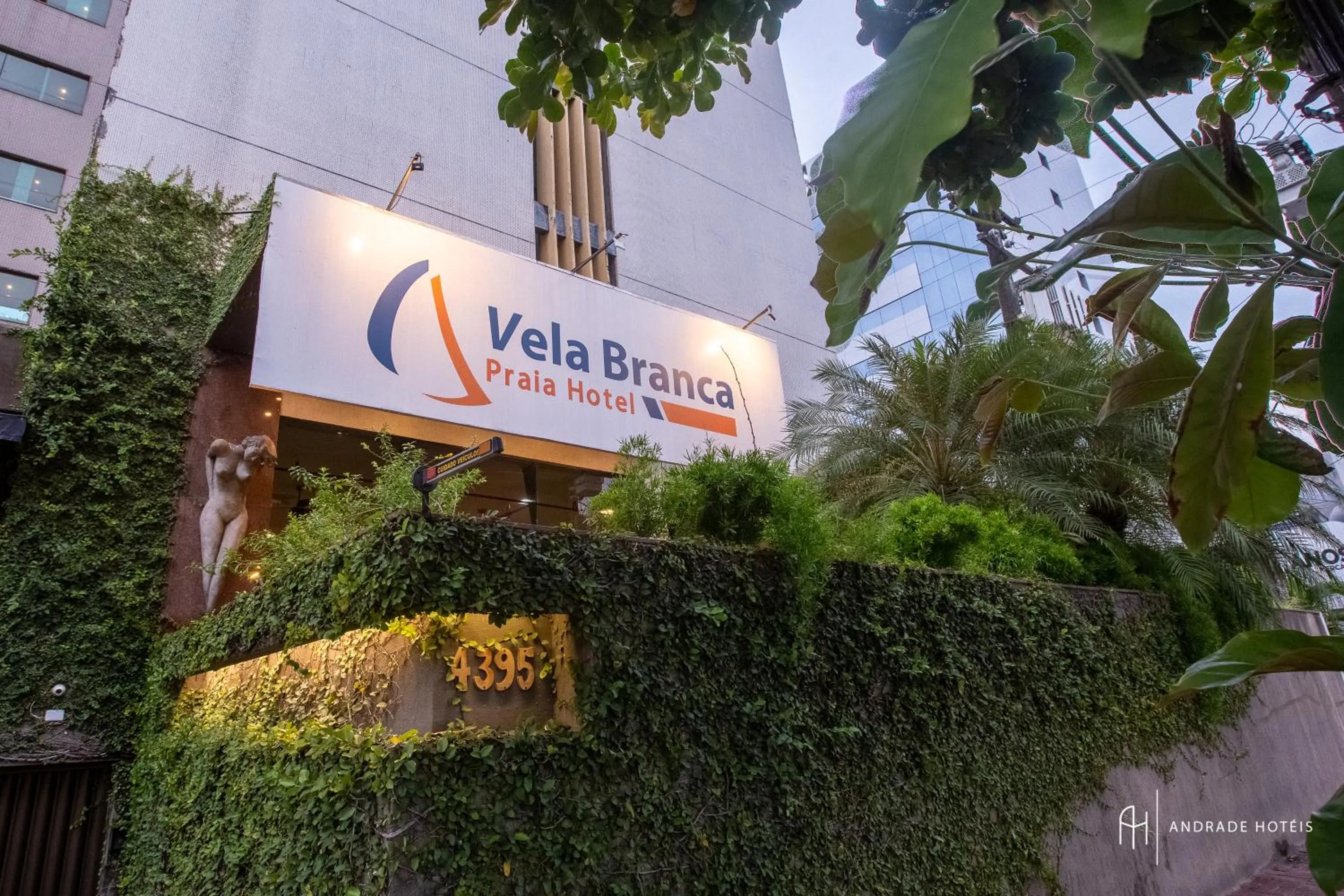 Facade/entrance in Rede Andrade Vela Branca