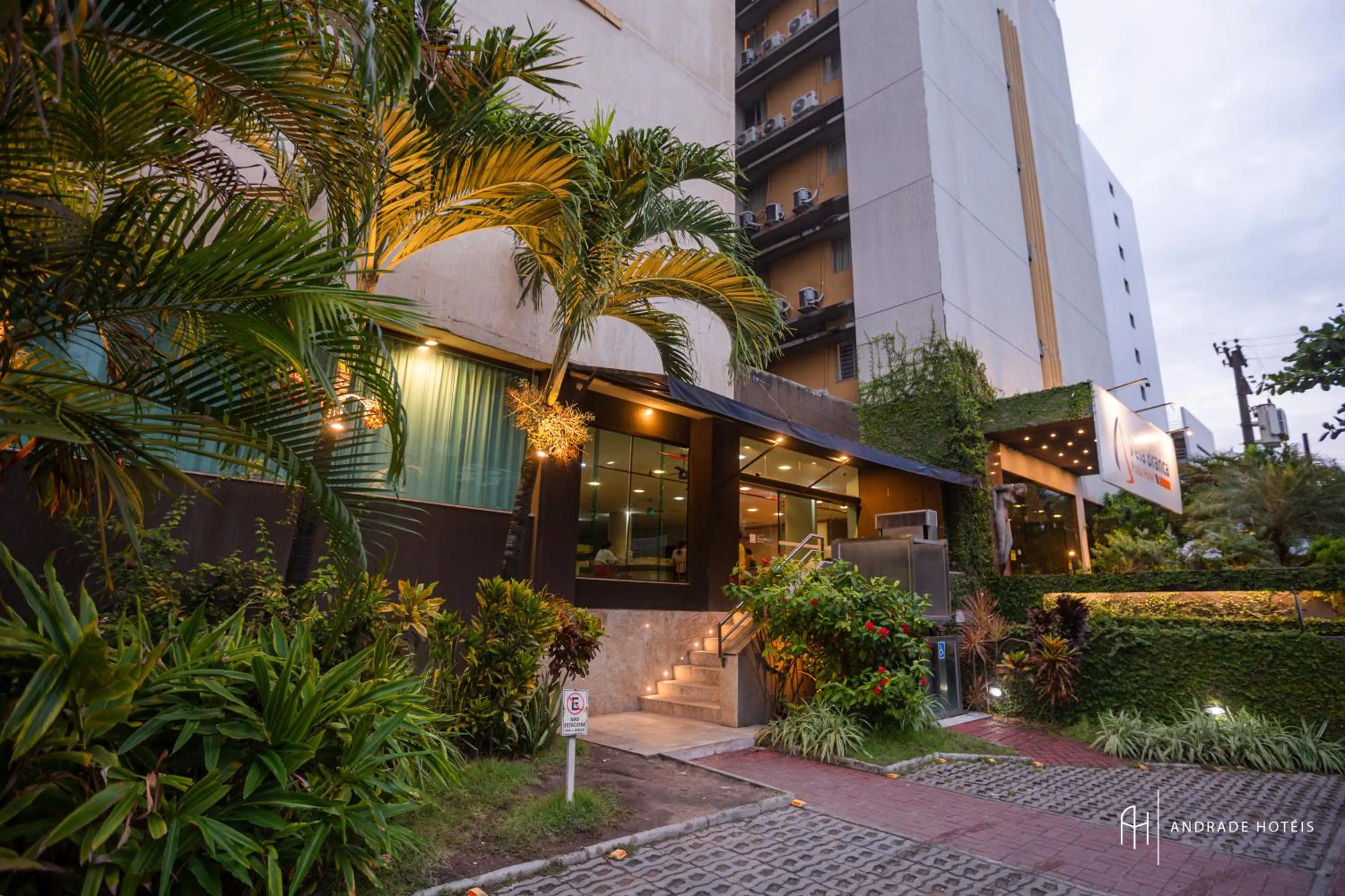 Facade/entrance in Rede Andrade Vela Branca