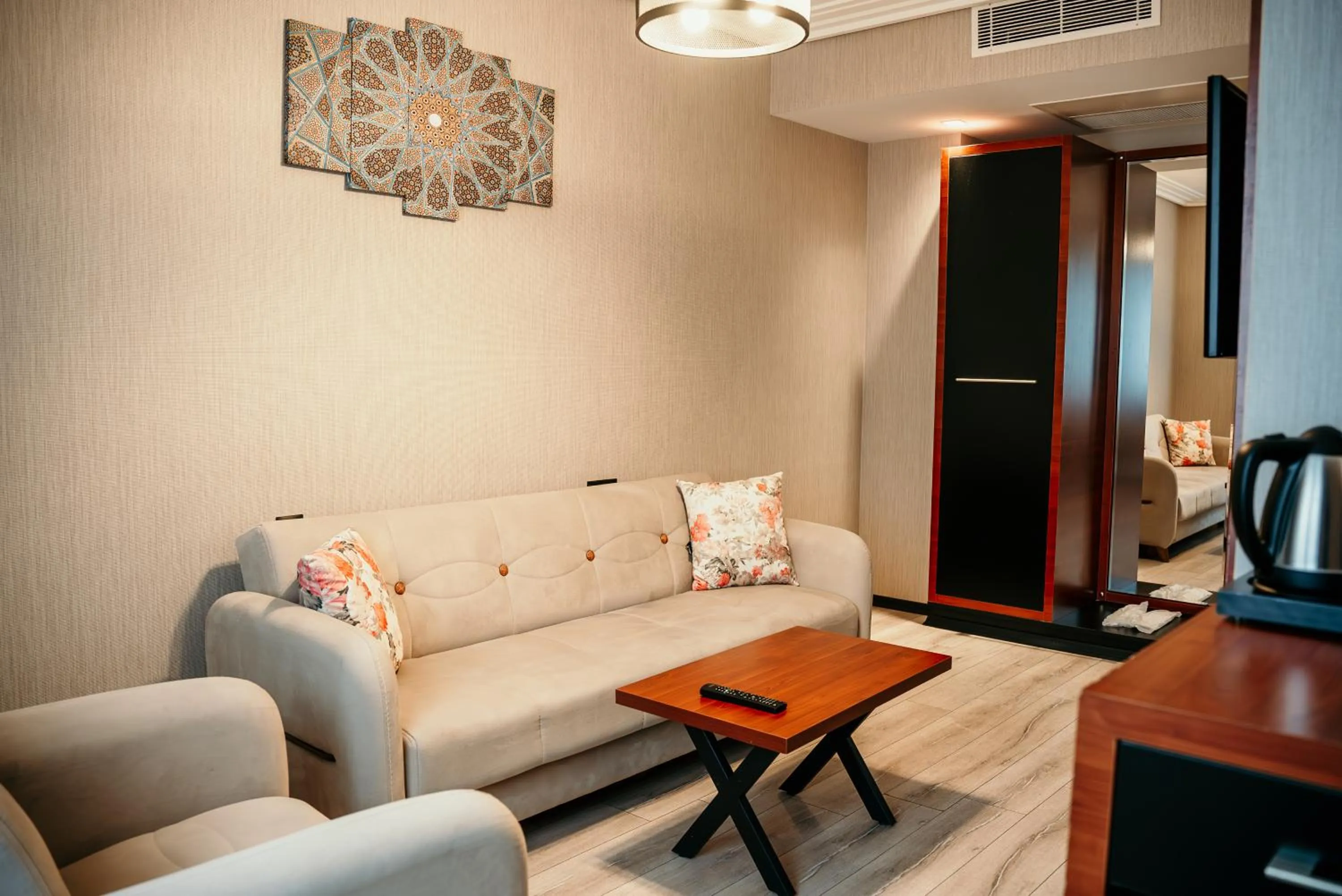 Living room in Grand Vaves Hotel