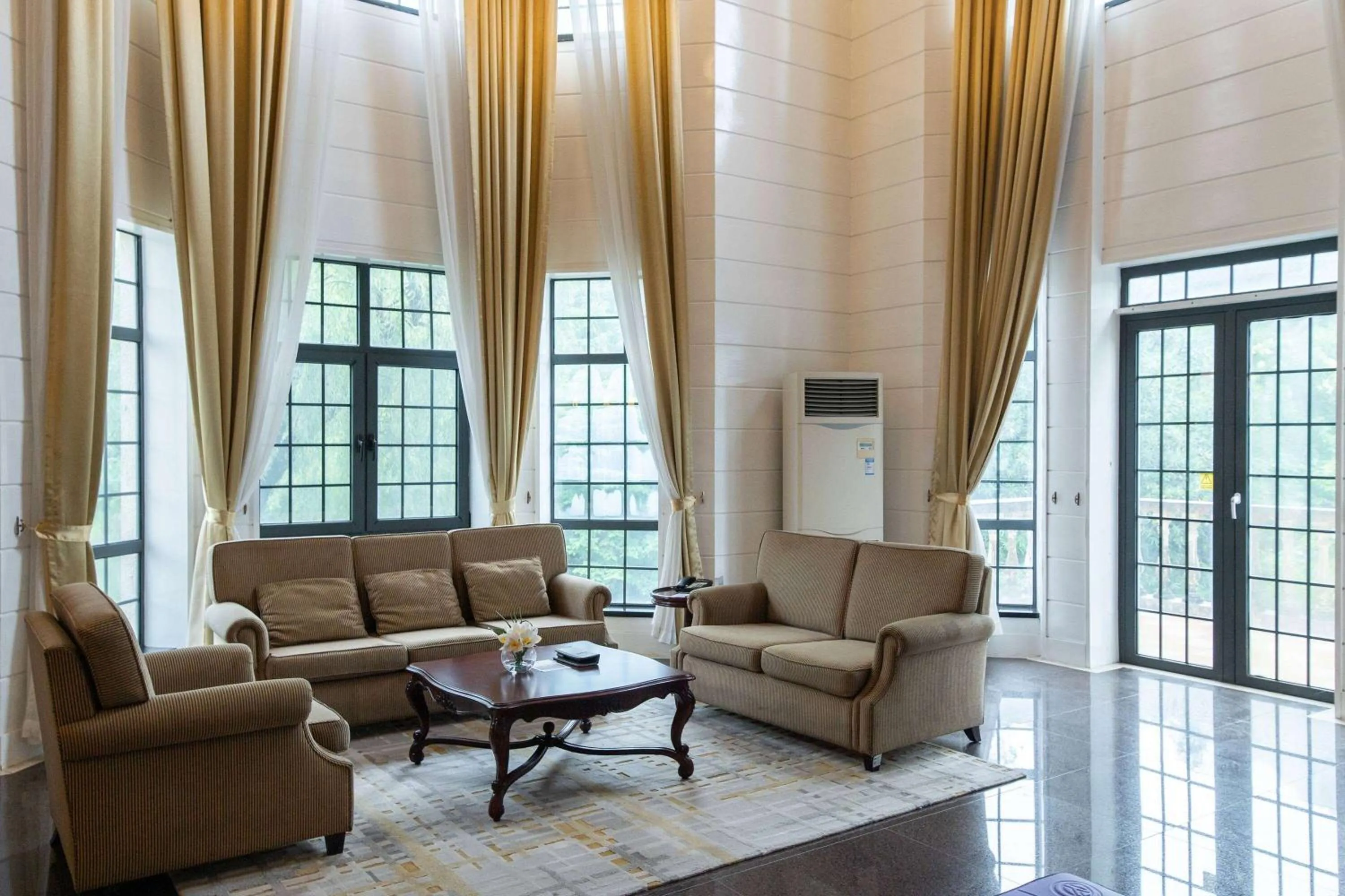 Photo of the whole room in Ramada Plaza Sino-Bay Shanghai