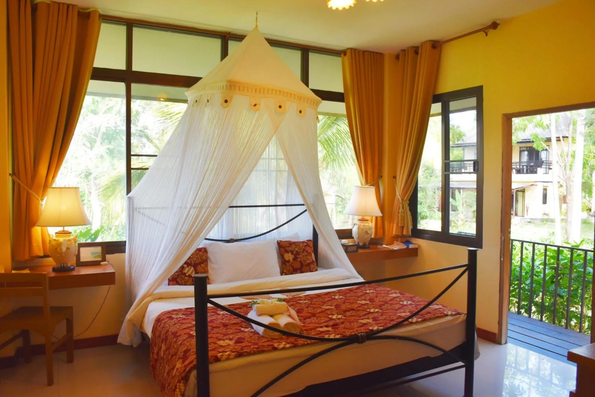 Bed in Villa Khao Phaengma