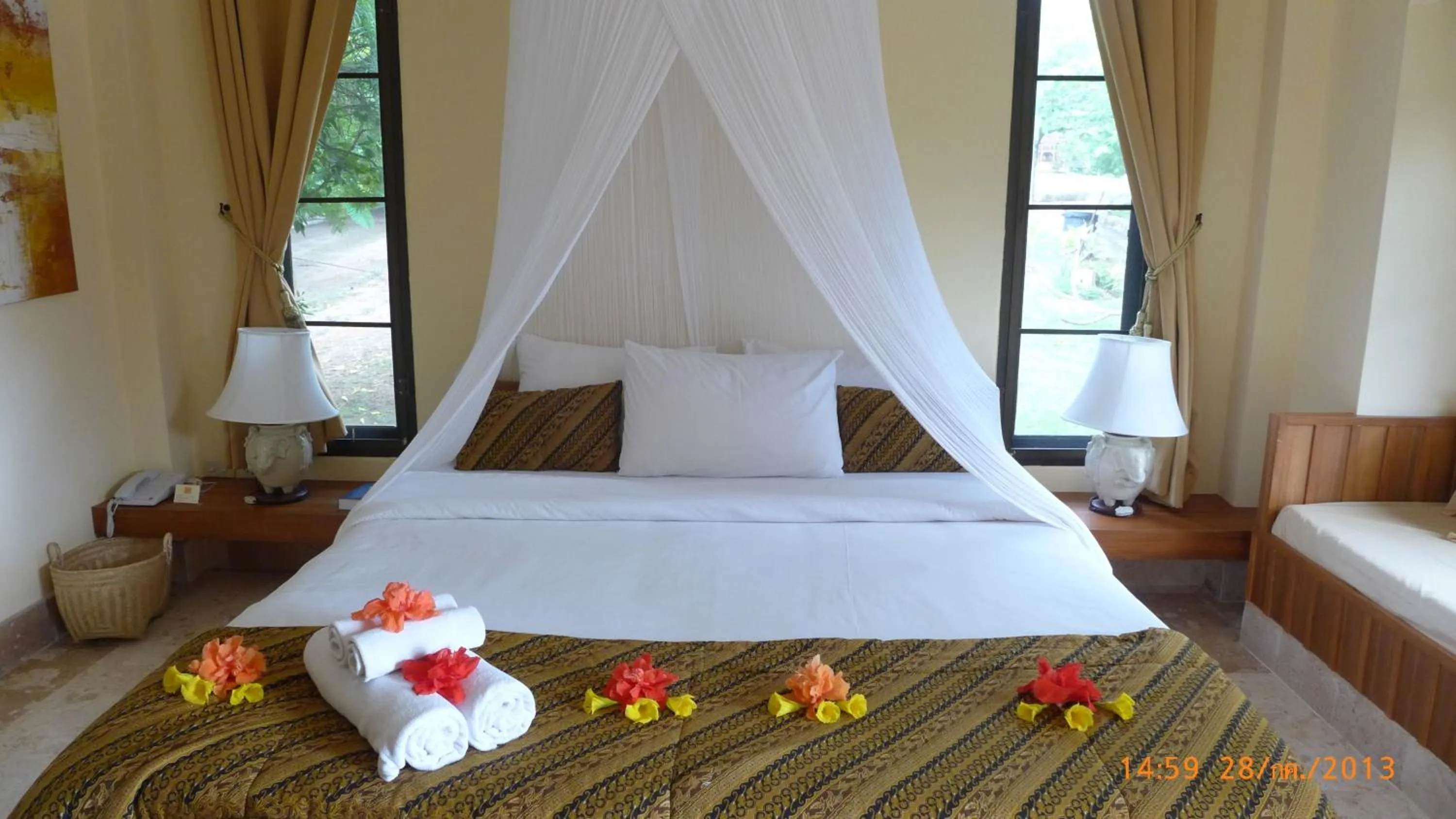 Bed in Villa Khao Phaengma