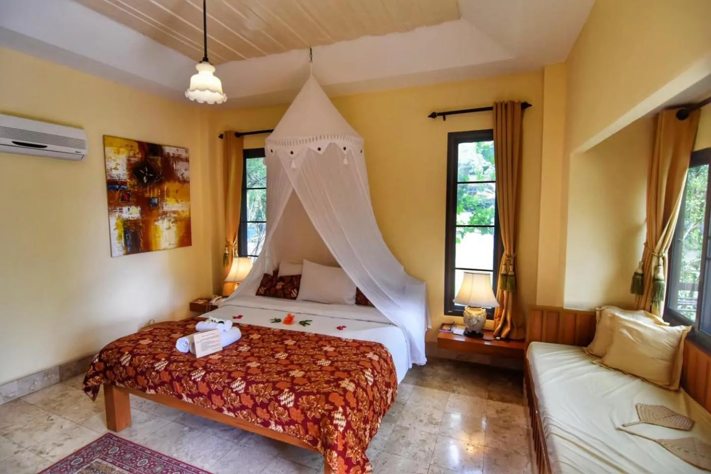 Bed in Villa Khao Phaengma