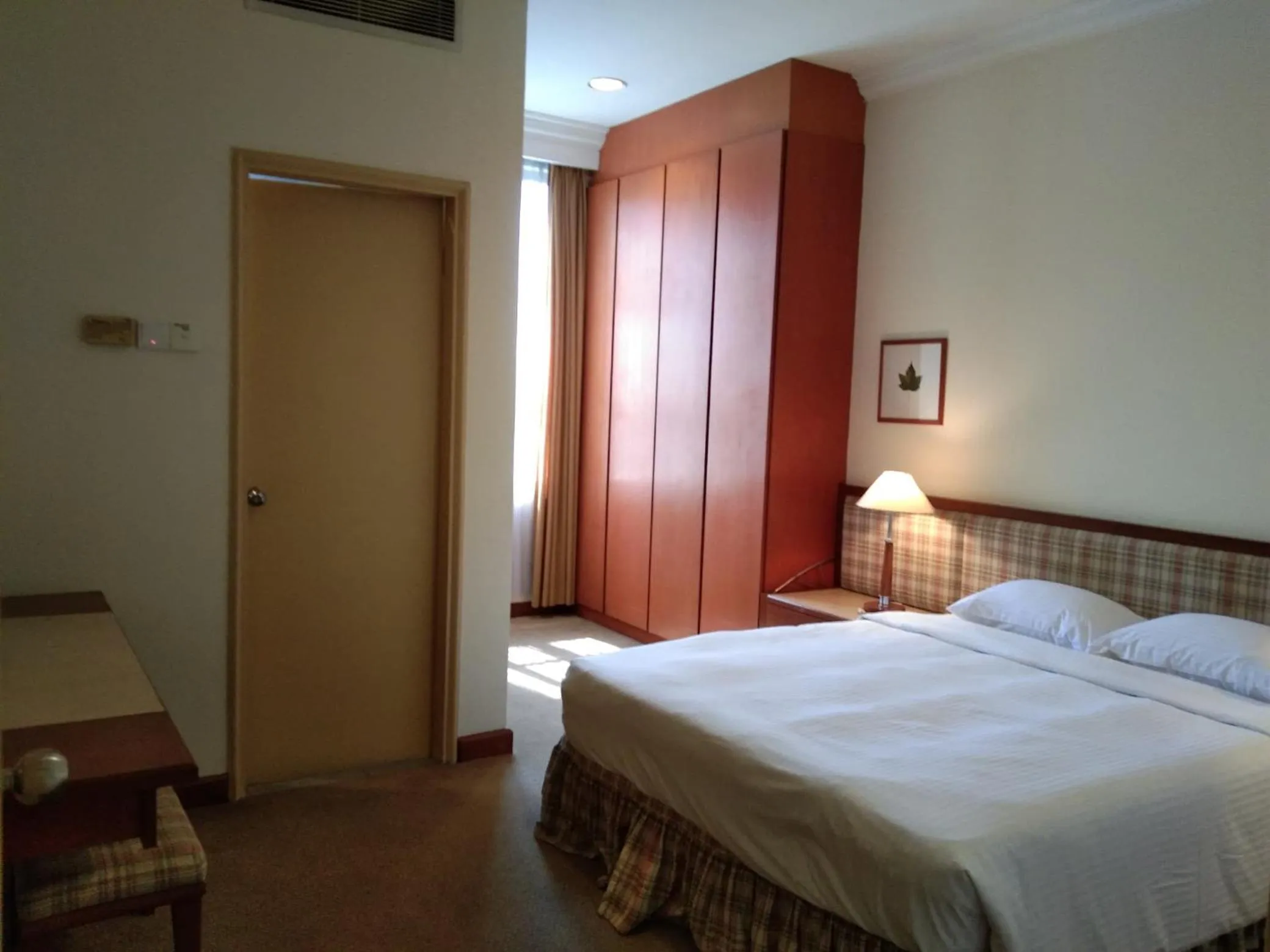 Bedroom, Bed in The Maple Suite