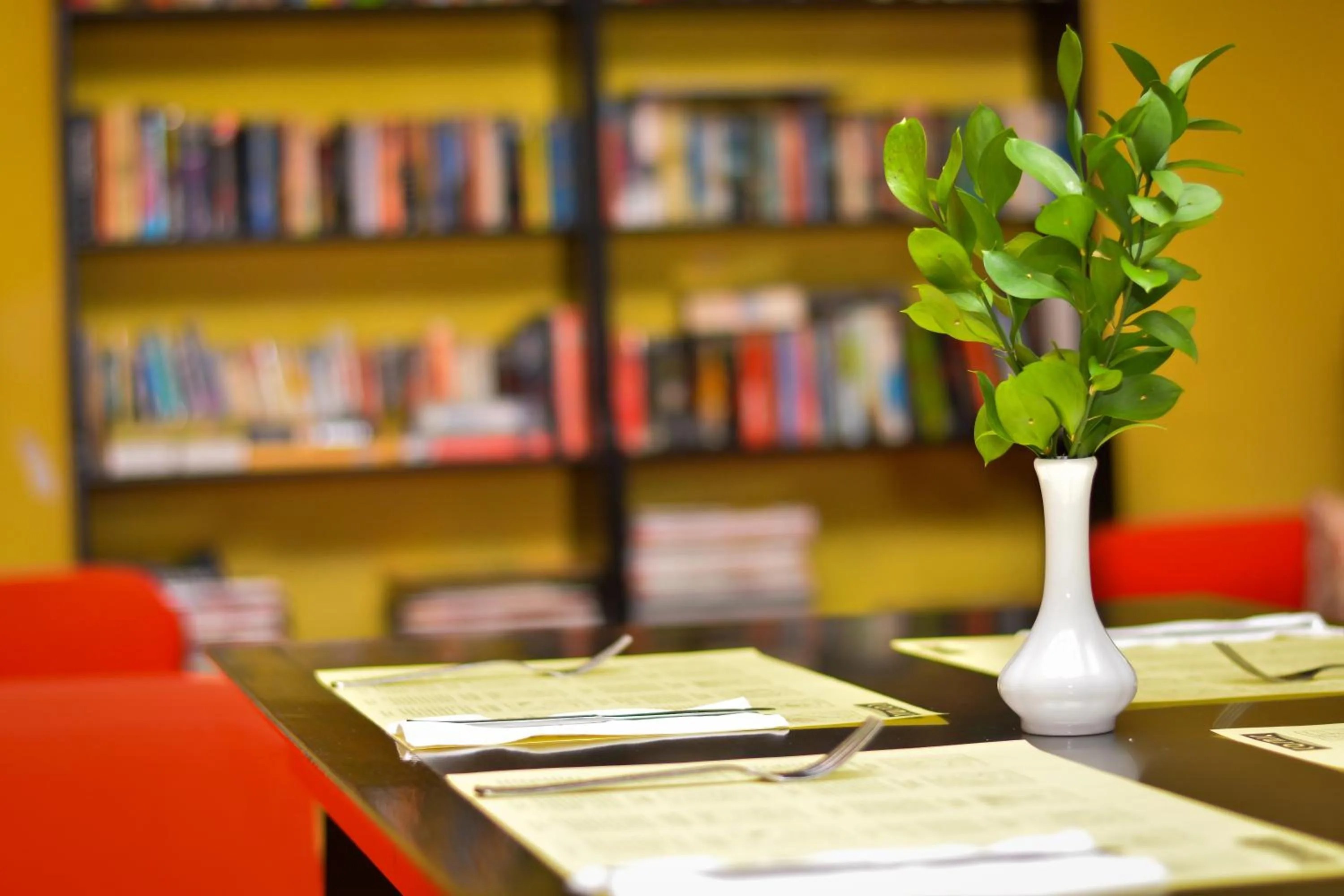 Restaurant/places to eat in The Maple Suite