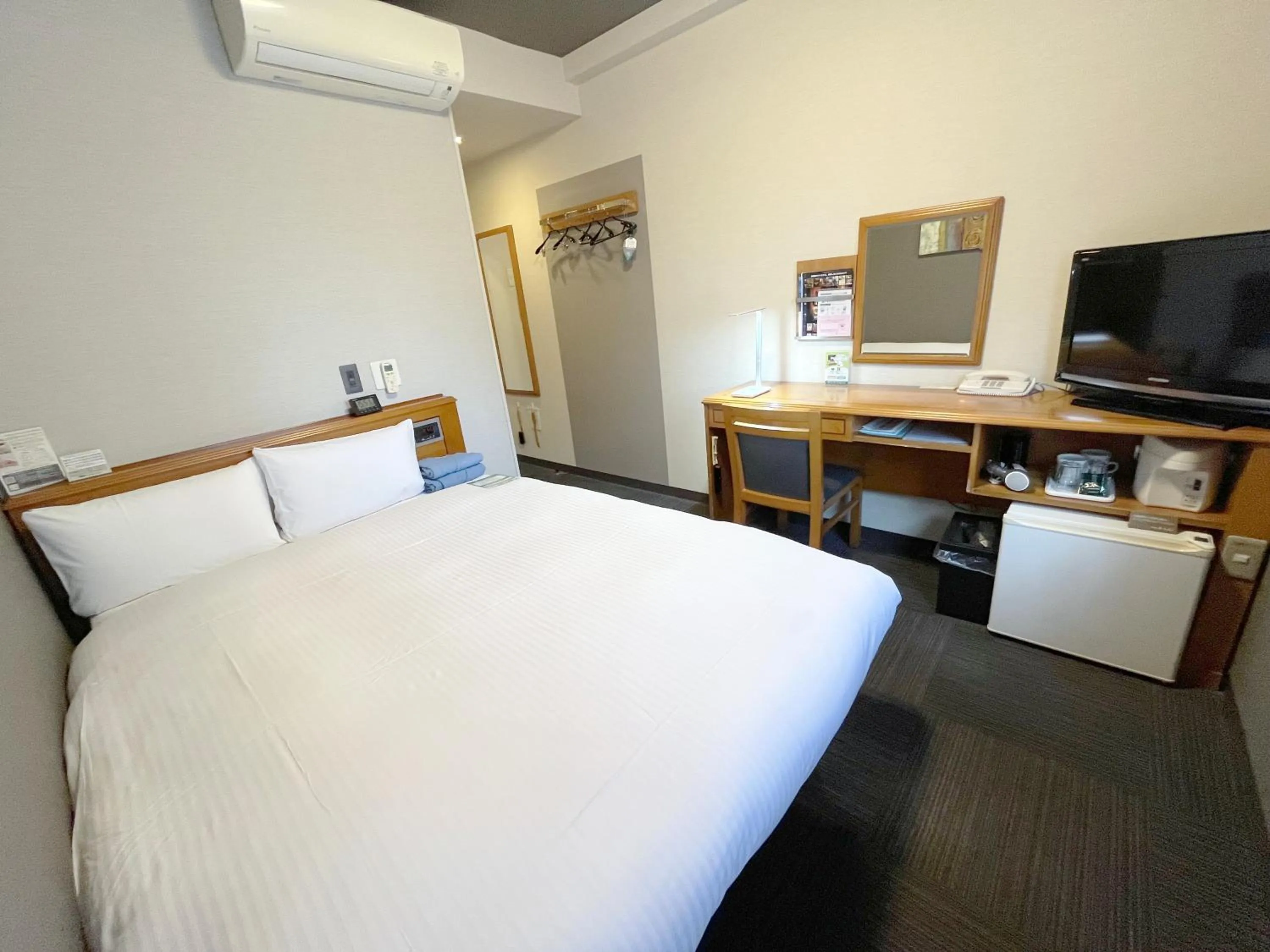 Photo of the whole room, Bed in Hotel Route-Inn Naha Asahibashi Eki Higashi