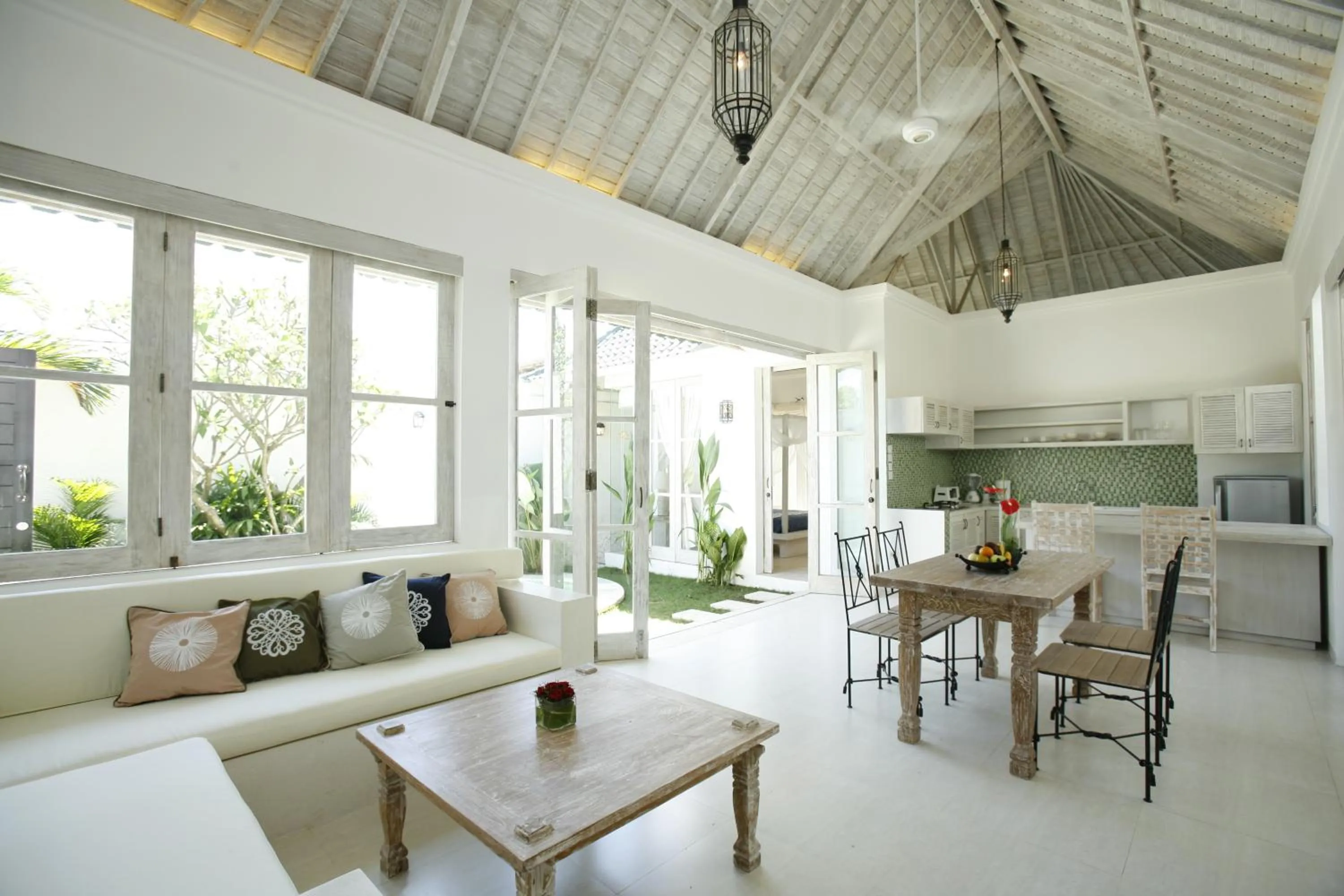 Living room in Artemis Villa Hotel