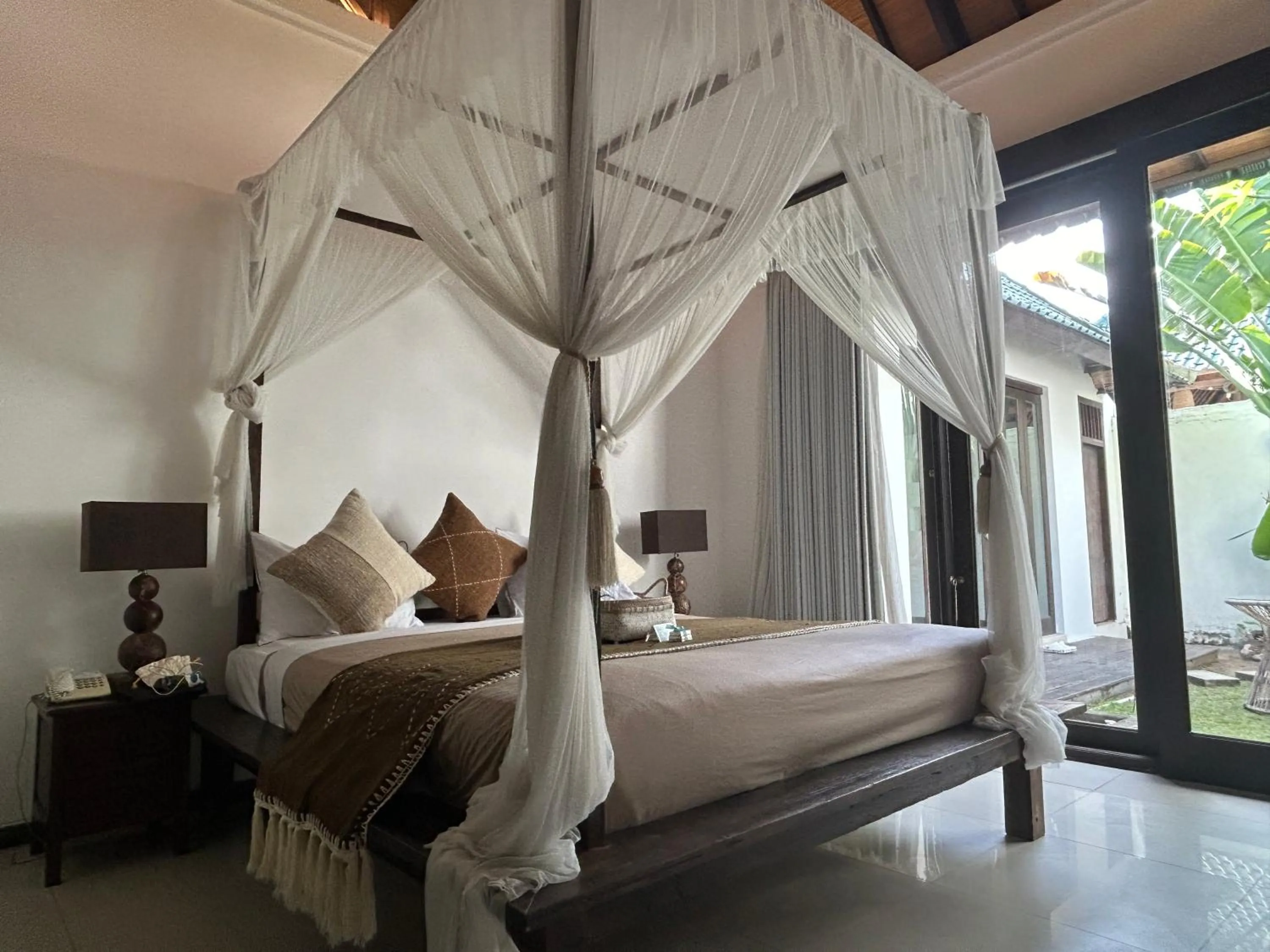 Bed in Artemis Villa Hotel