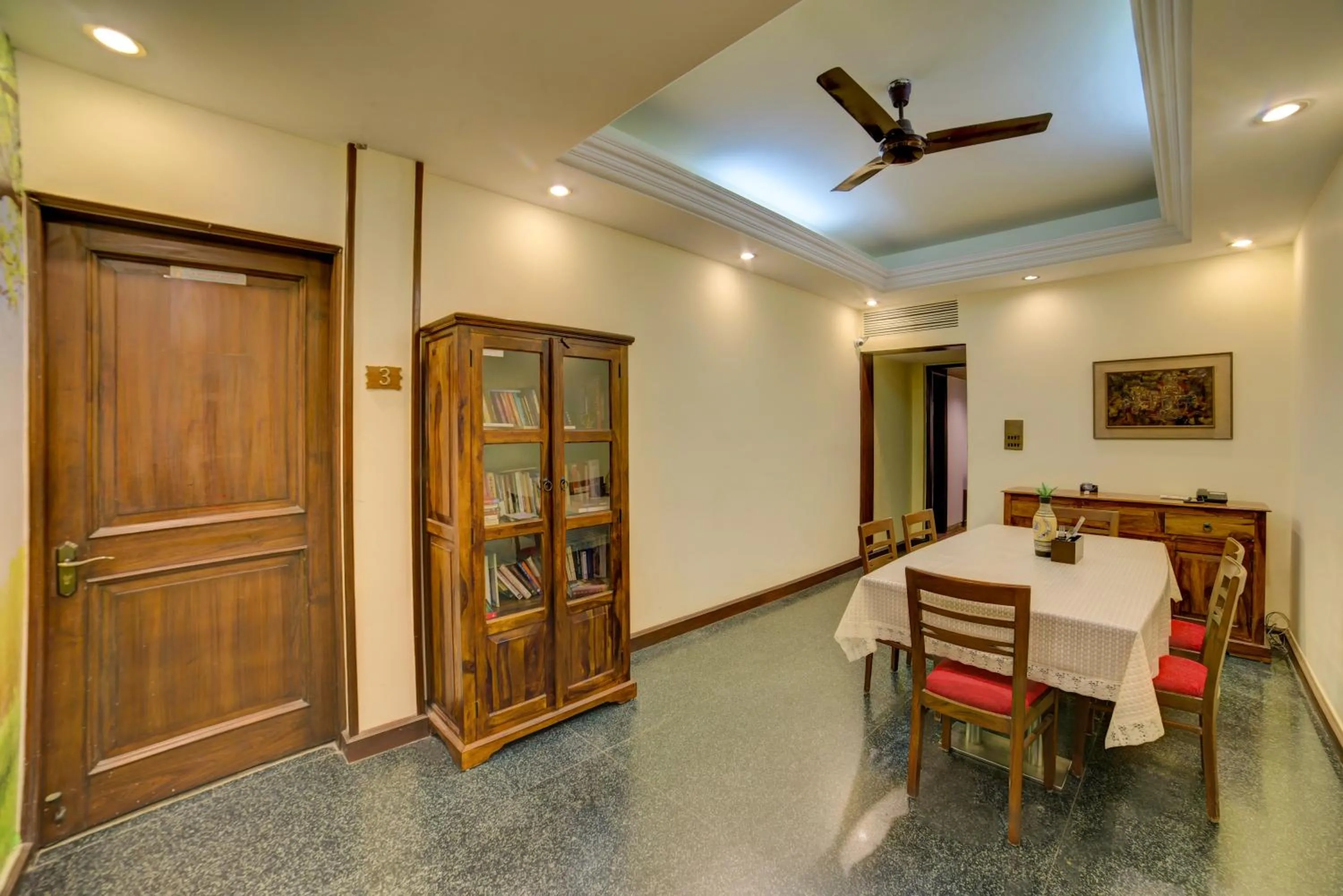Library in Cp Villa - Rooms with Patio
