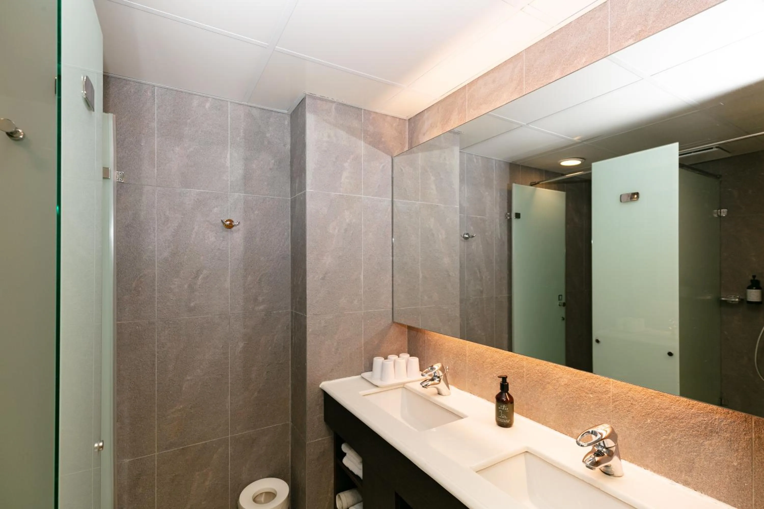 Shower in Leofoo Resort Guanshi