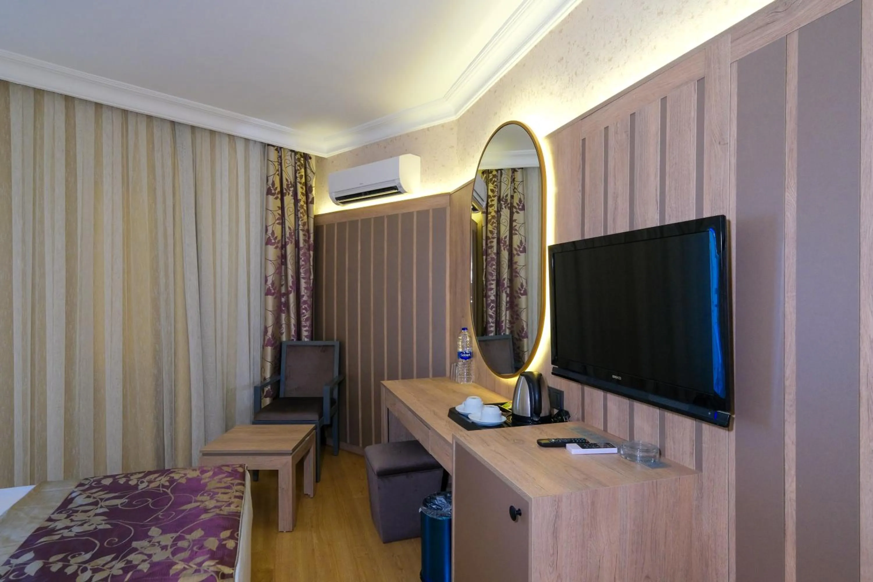 Bed in Kandelor Hotel