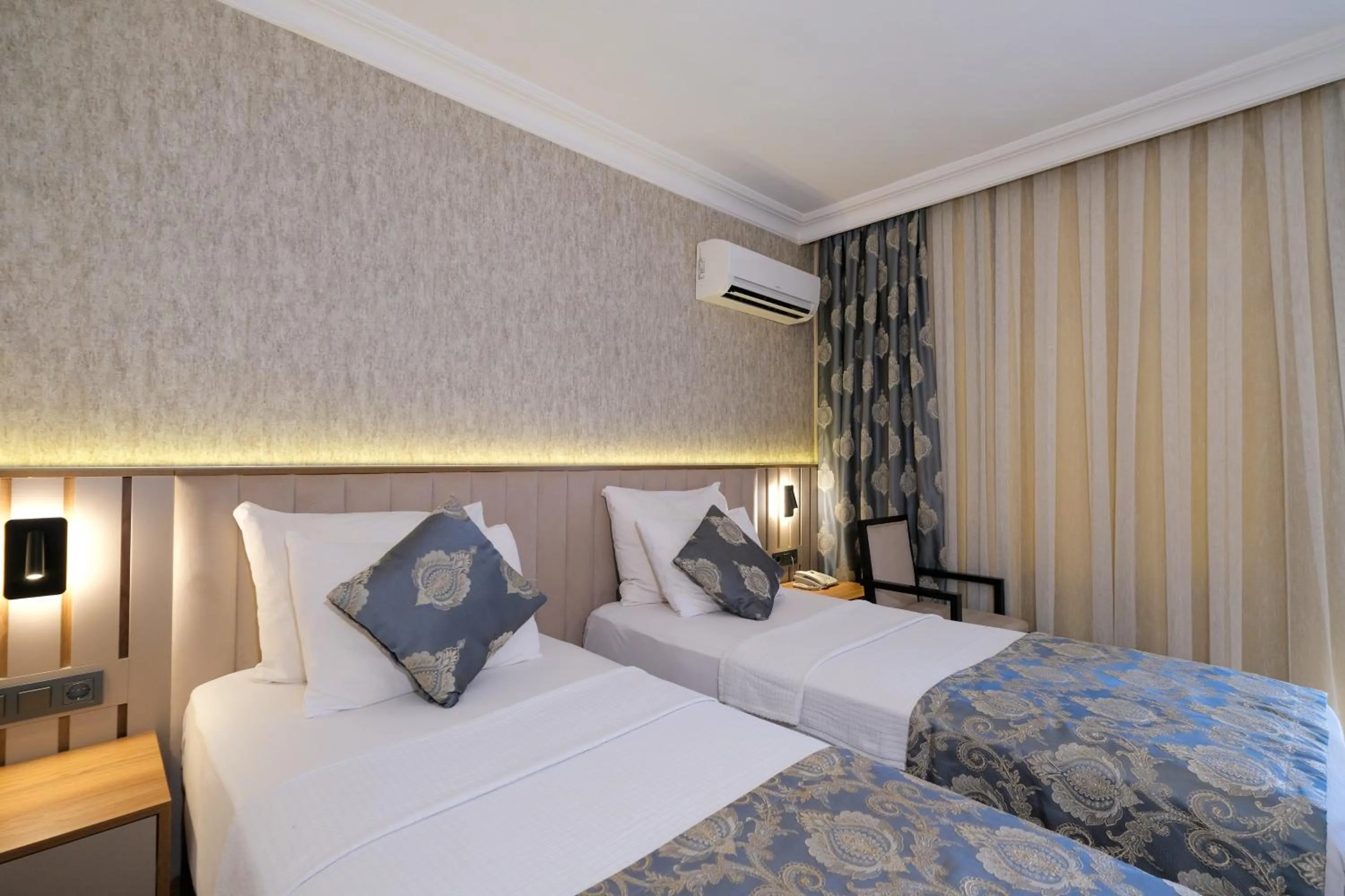 Bed in Kandelor Hotel