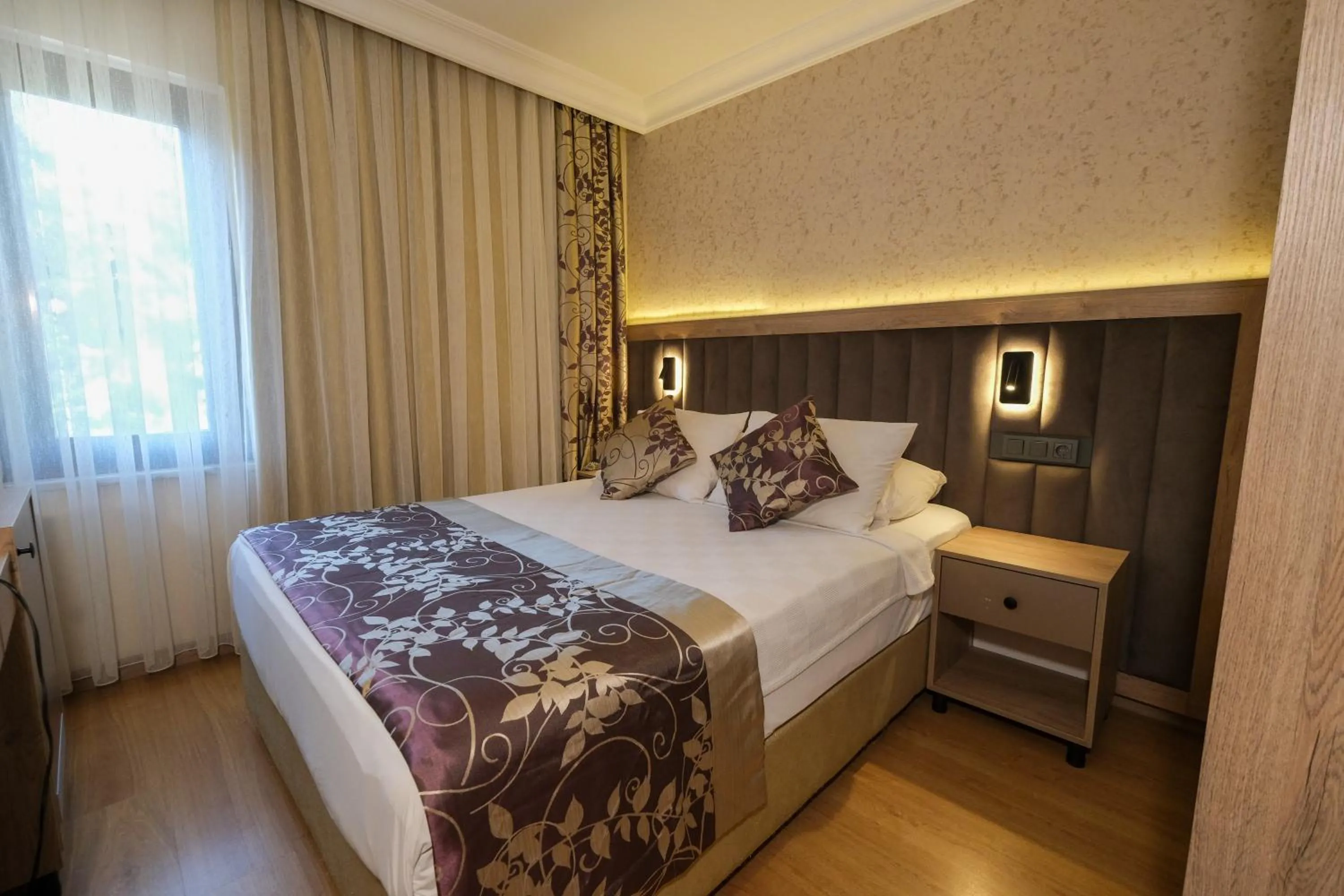 Bed in Kandelor Hotel