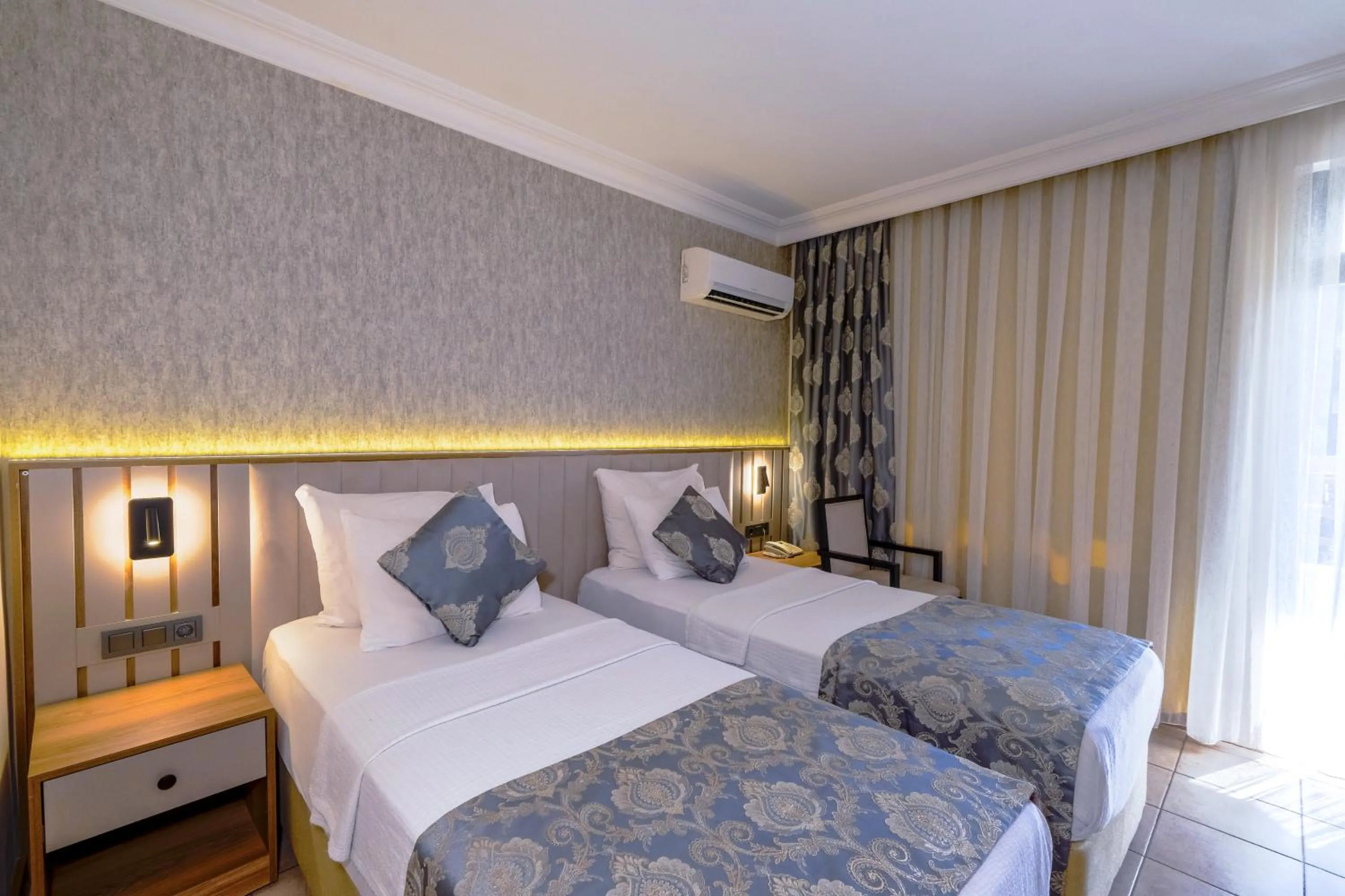 Bed in Kandelor Hotel