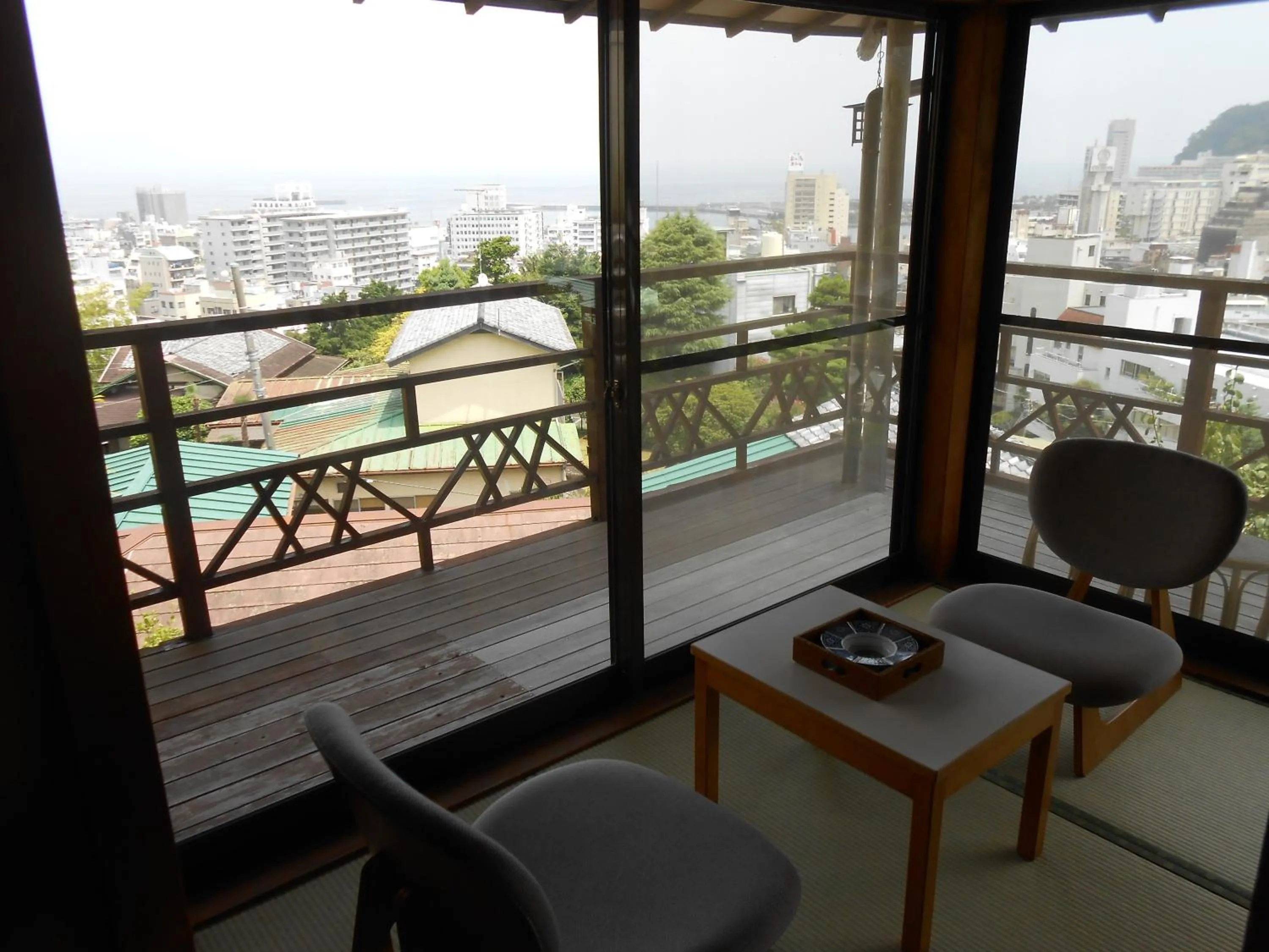 Seating area in Shin Kadoya