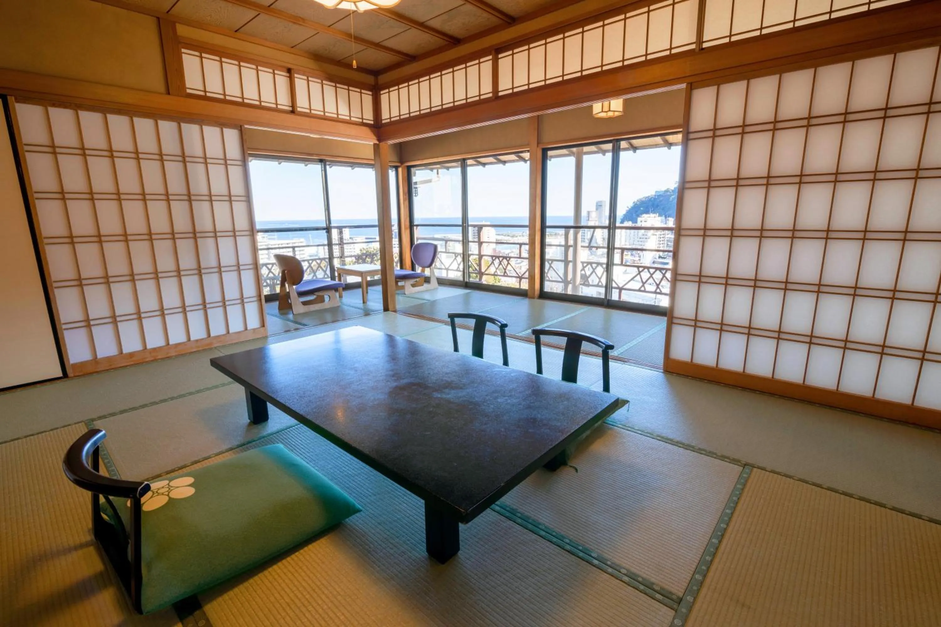 Photo of the whole room in Shin Kadoya