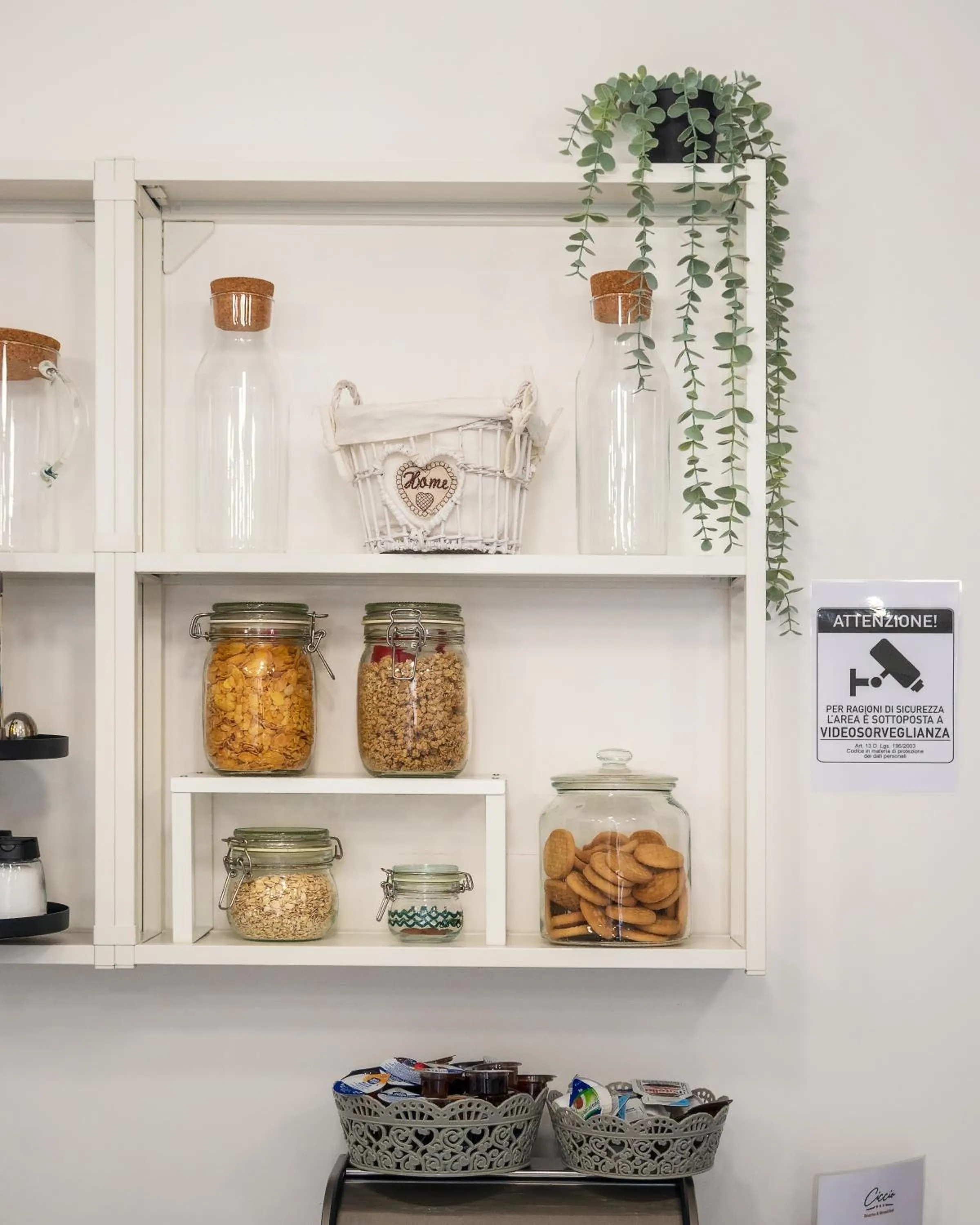 Communal lounge/ TV room in Ciccio Rooms and breakfast - Self check-in