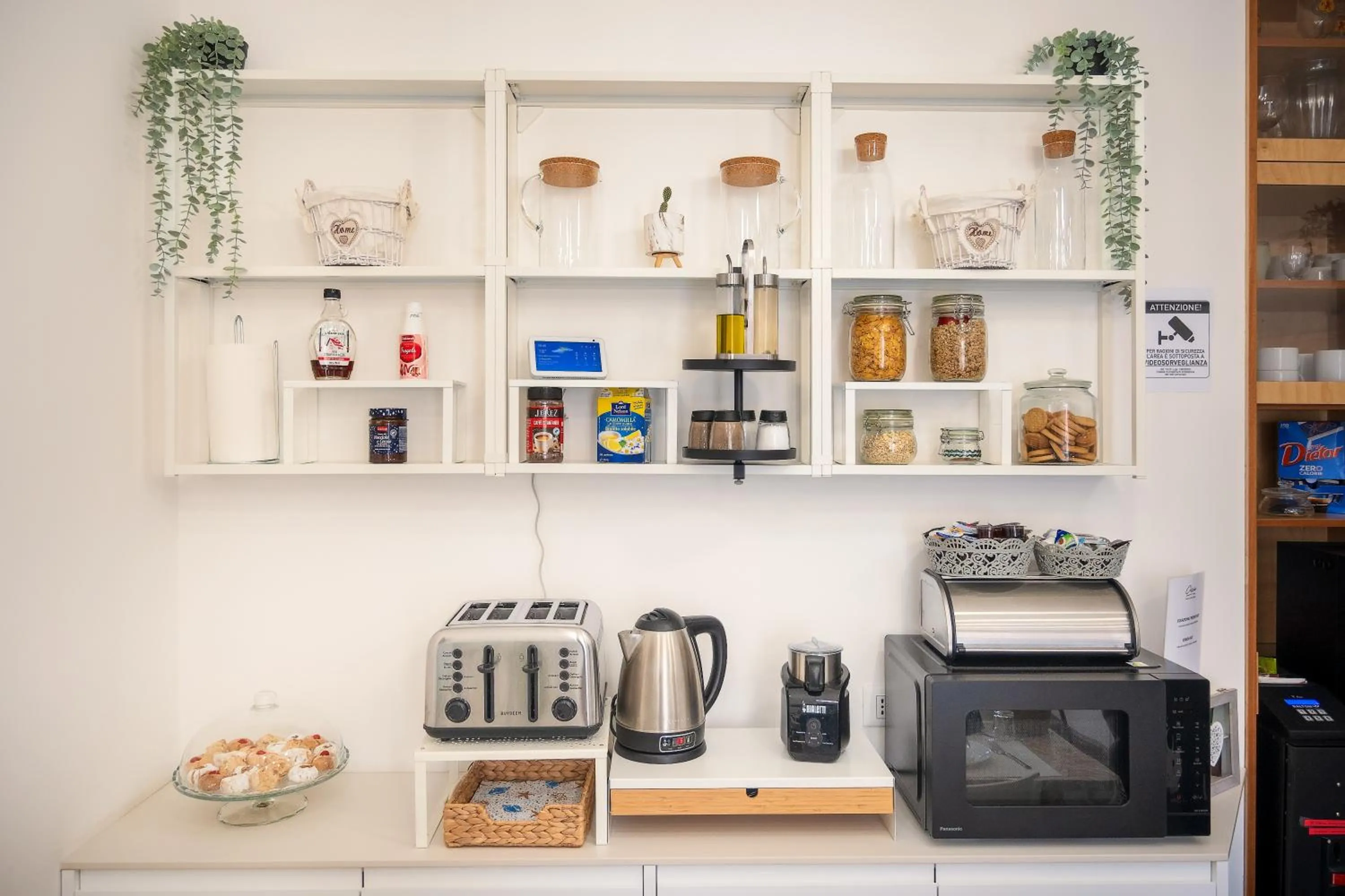 Communal lounge/ TV room in Ciccio Rooms and breakfast - Self check-in