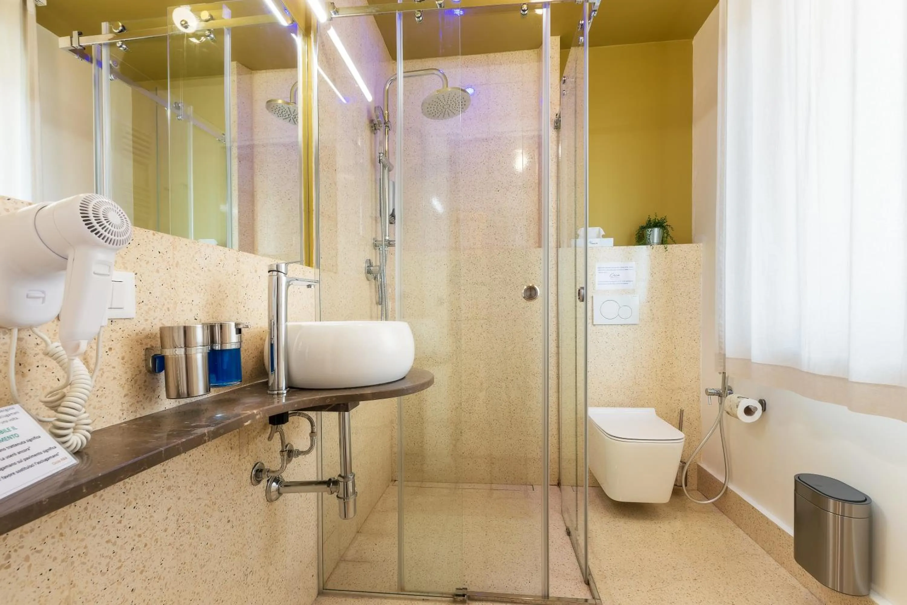 Shower in Ciccio Rooms and breakfast - Self check-in