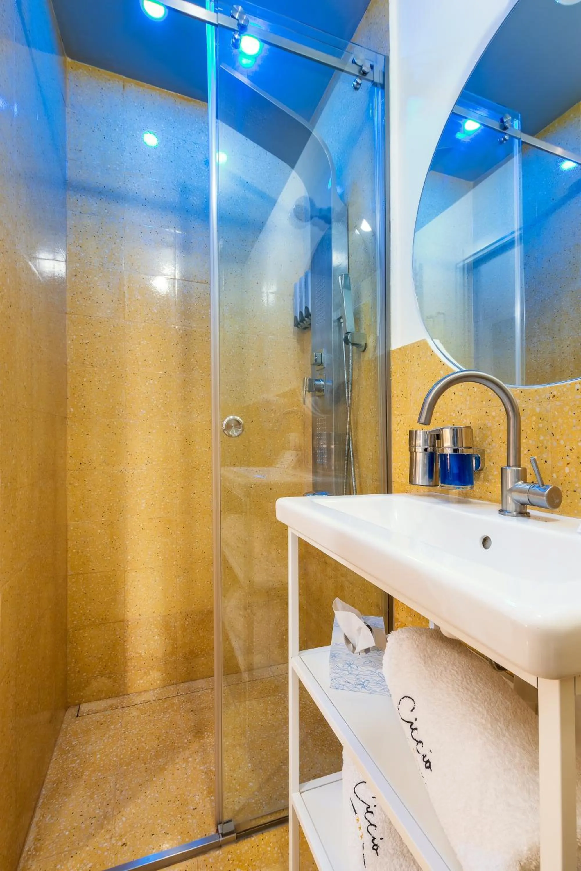 Shower in Ciccio Rooms and breakfast - Self check-in