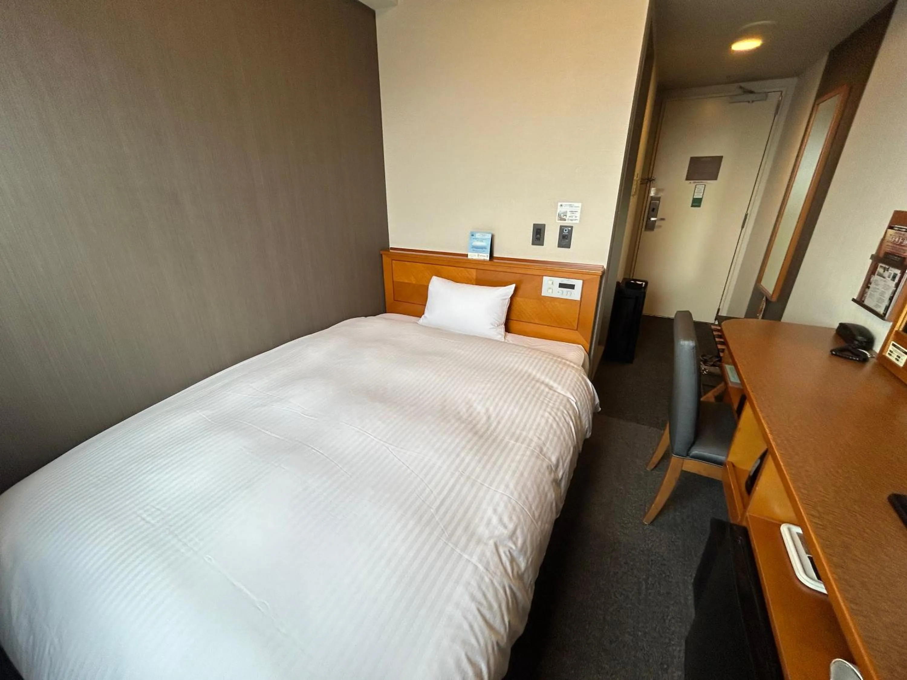 Photo of the whole room, Bed in Hotel Route-Inn Kanazawa Ekimae