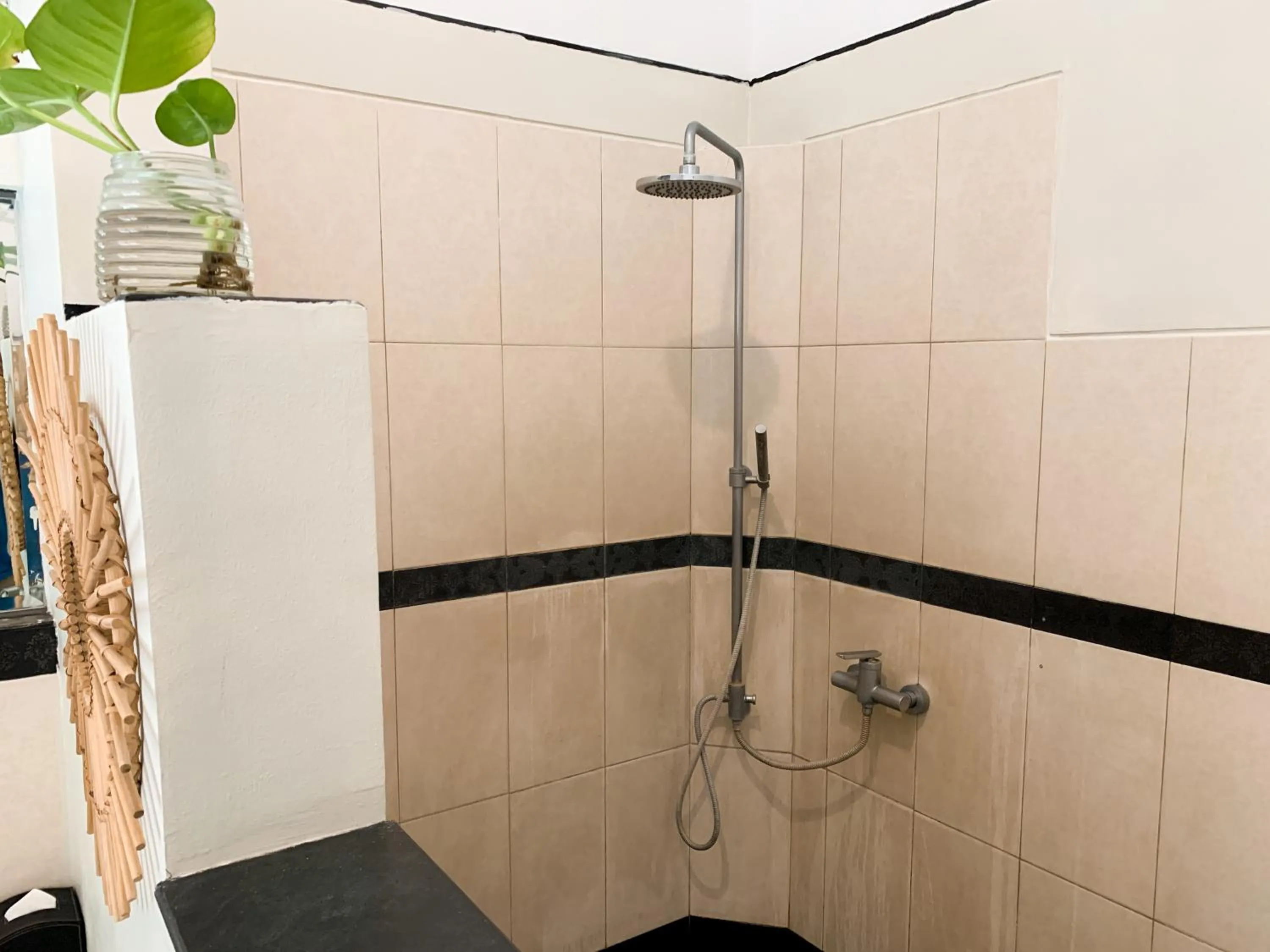 Shower in Casa Artista By Kresna Hospitality