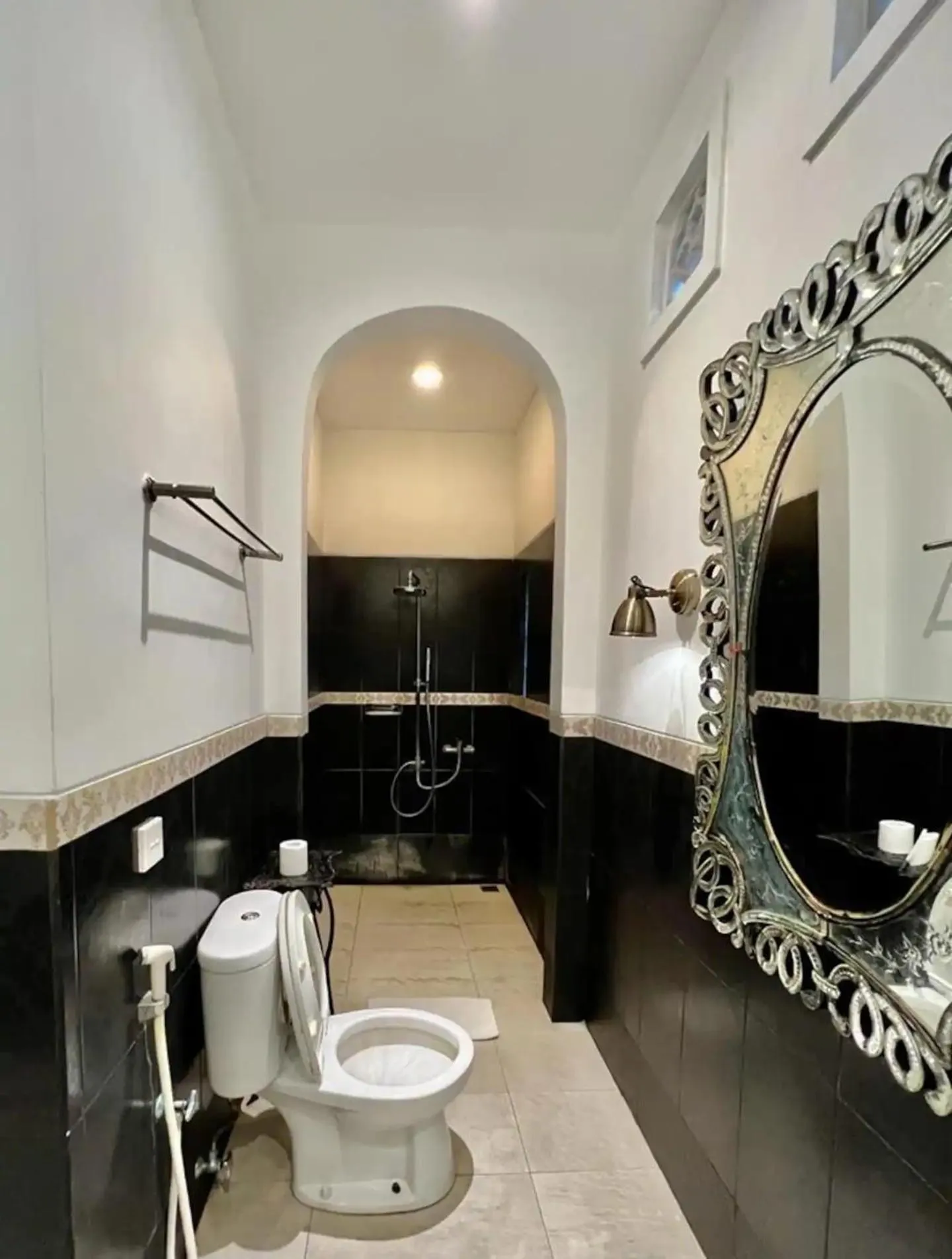 Shower in Casa Artista By Kresna Hospitality