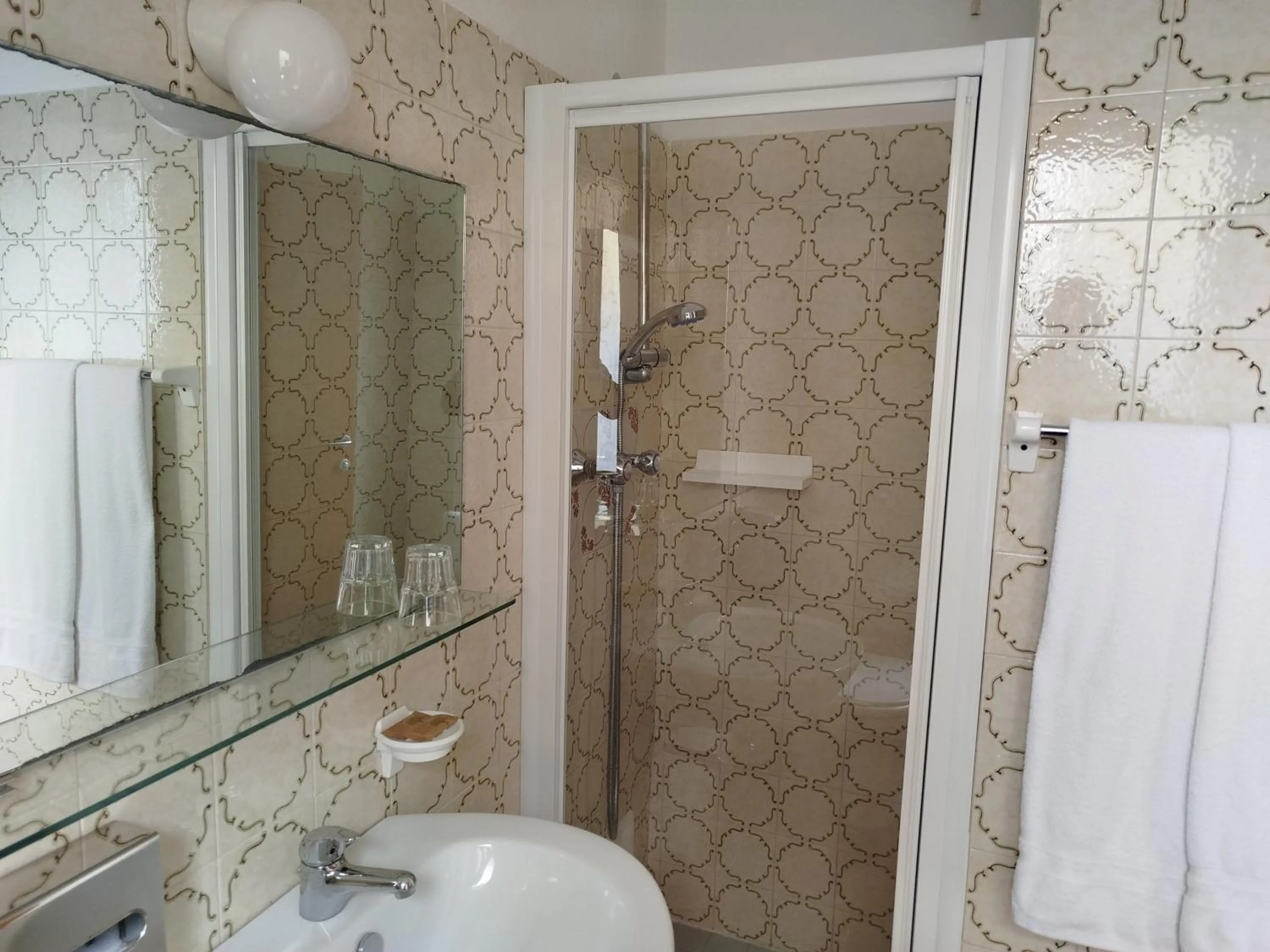 Shower in Hotel Silva Frontemare