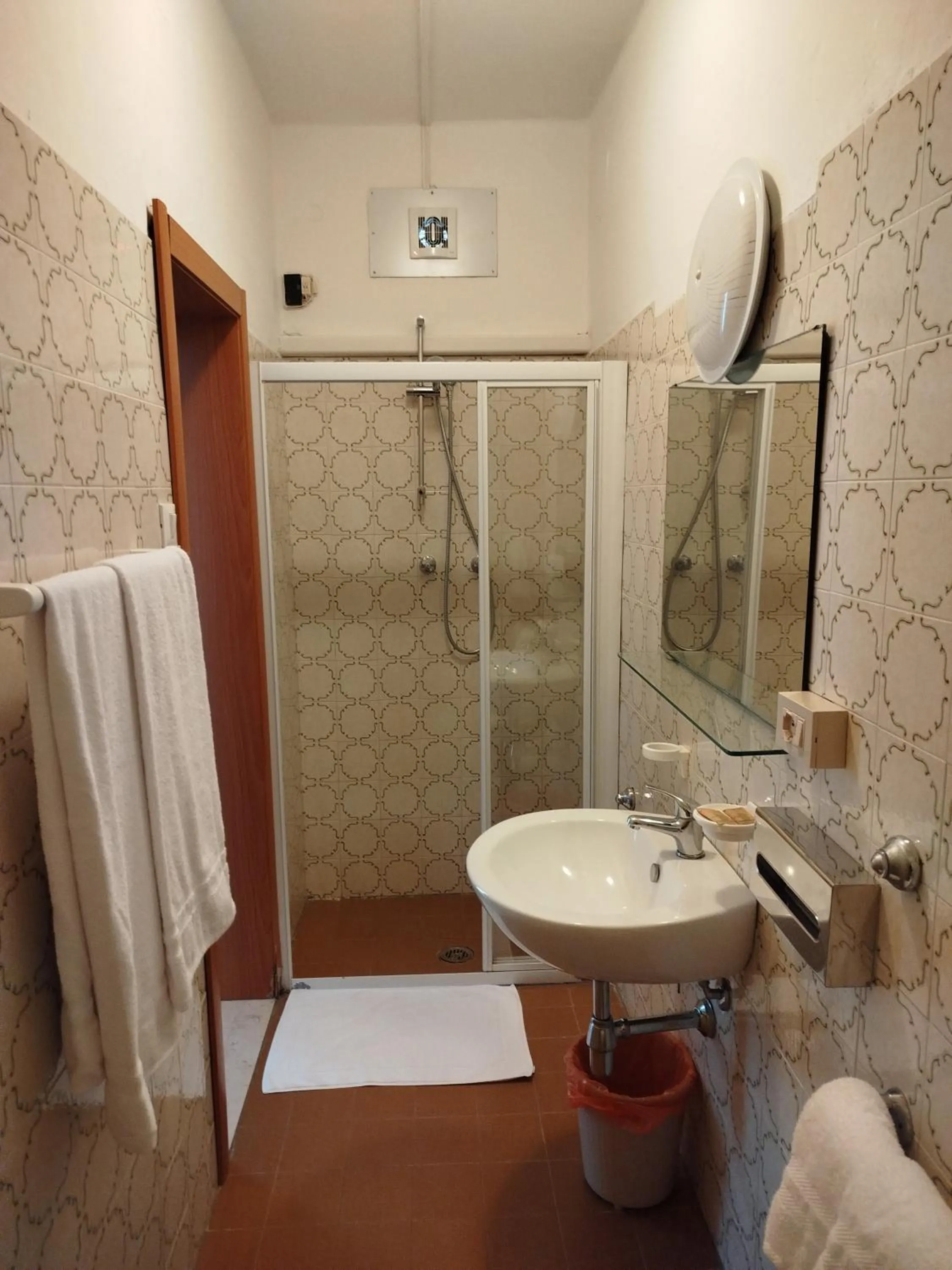 Shower in Hotel Silva Frontemare