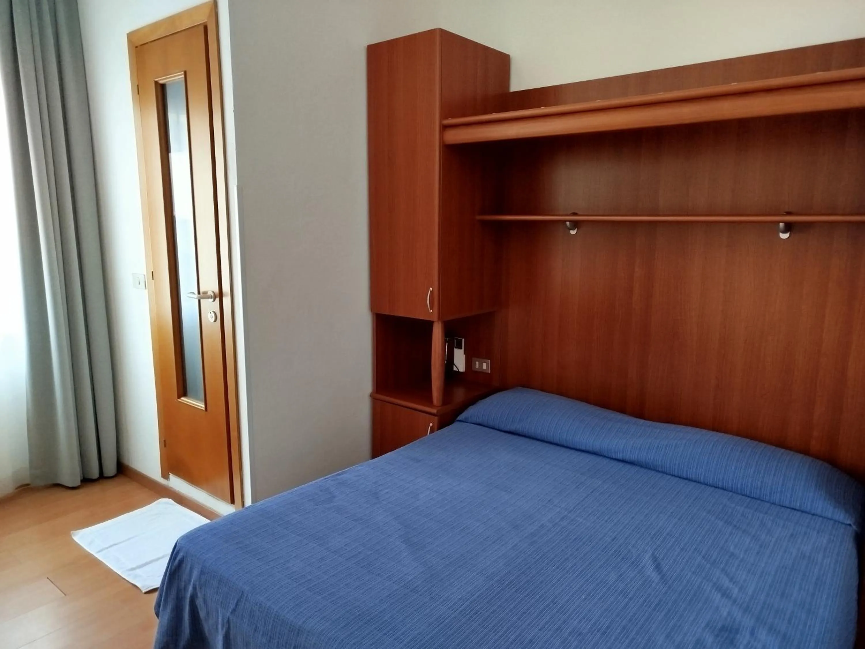 wardrobe, Bed in Hotel Silva Frontemare