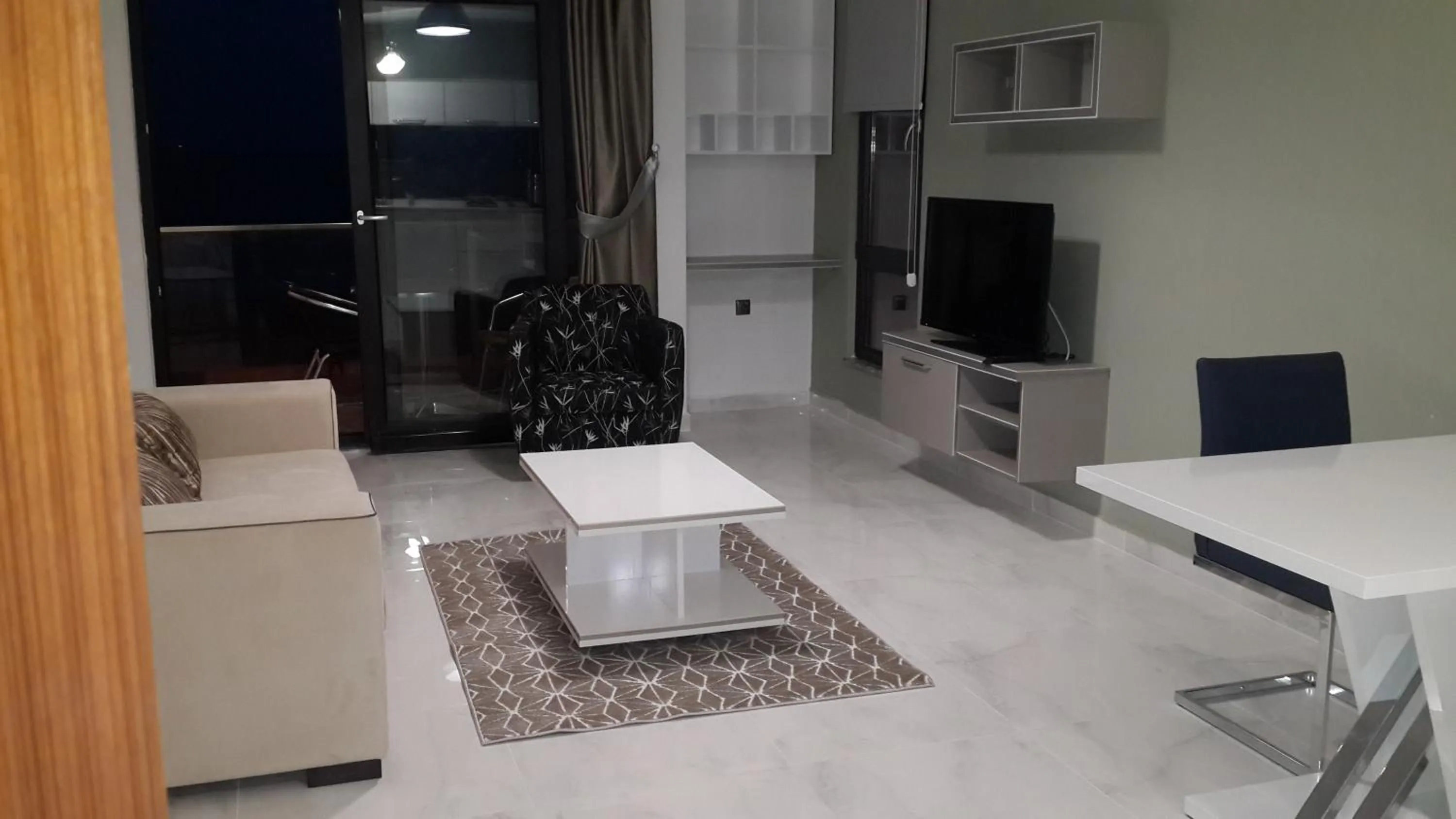 TV and multimedia in Güzel Yalı Evleri Residence &Apart Hotel